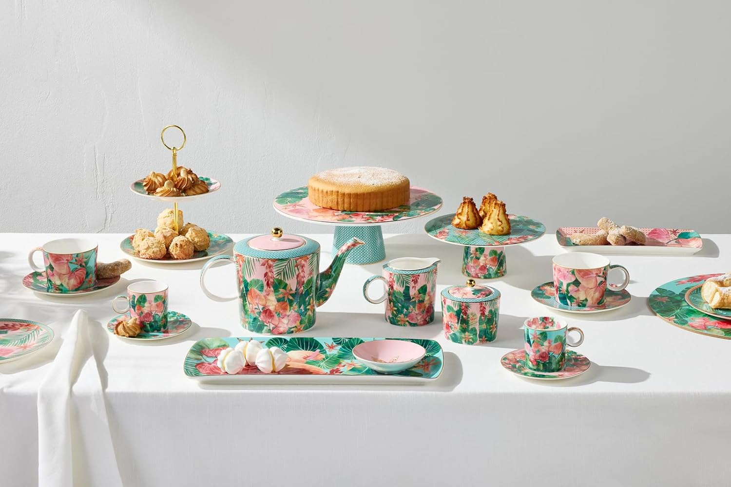 Maxwell & Williams Teas & C'S Tropicana Rectangular Platter 25.5X11.5Cm Pink Gift Boxed image number 3