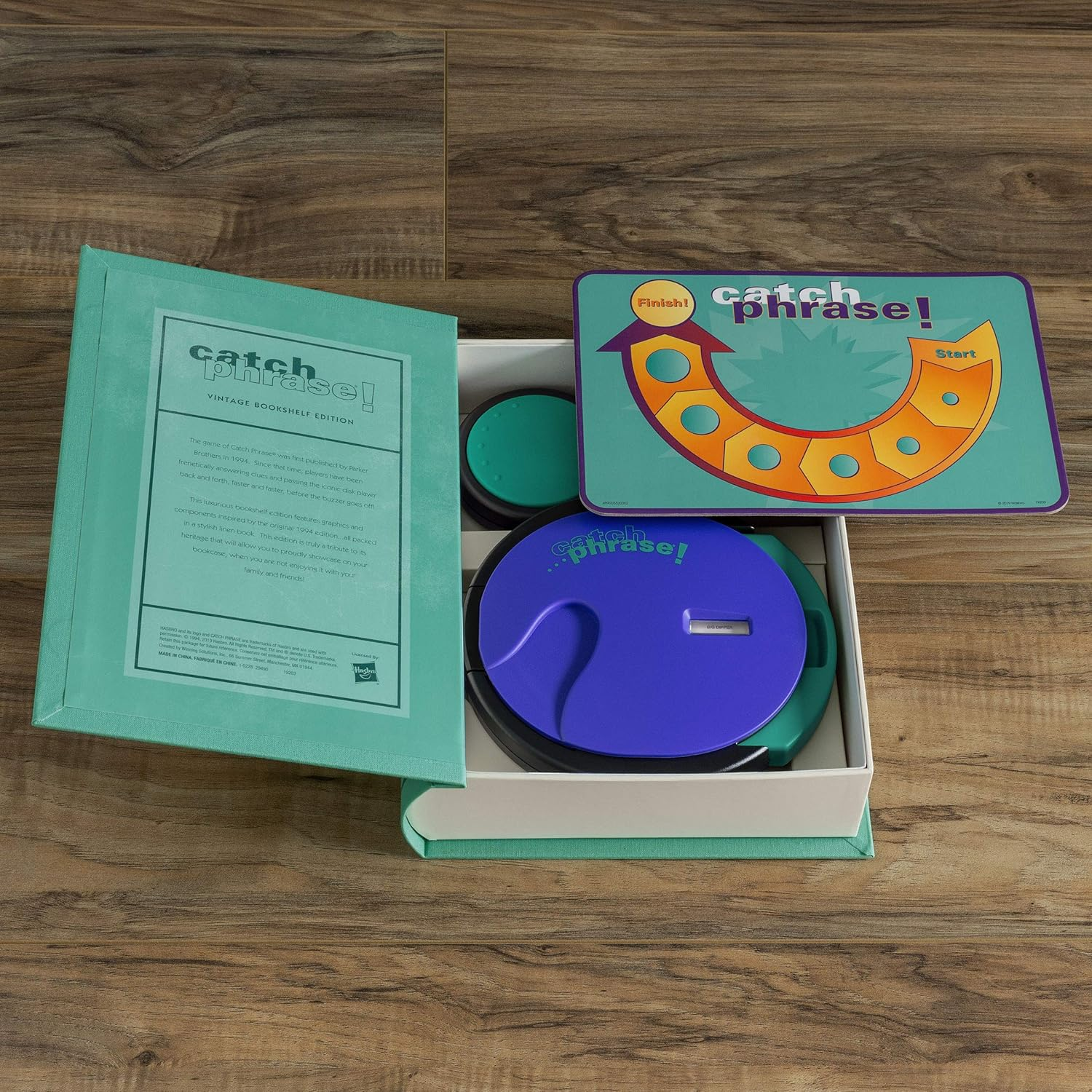 WS Game Company Catch Phrase Vintage Bookshelf Board Game, Word, Party, Ages 8 and Up image number 3