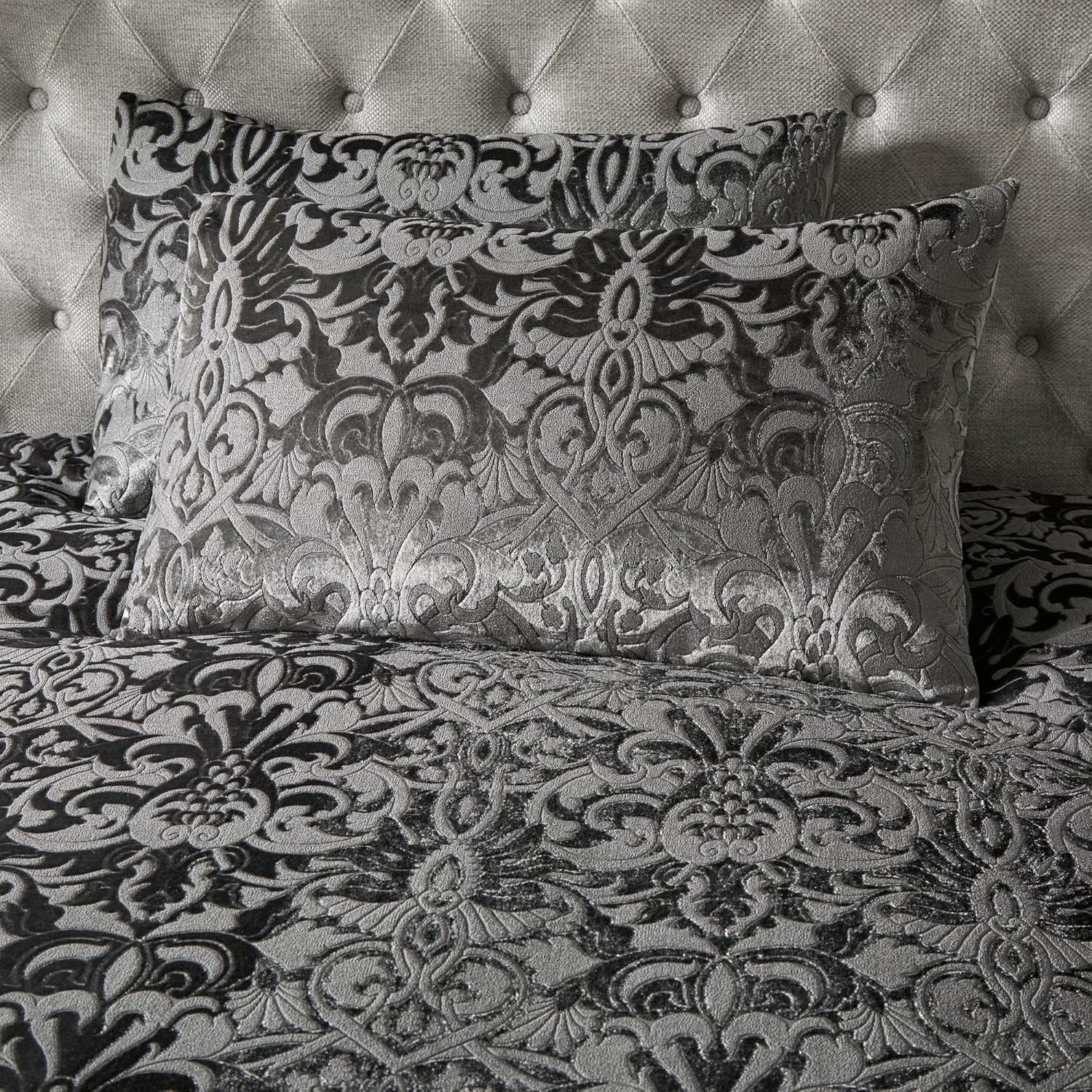 Laurence Llewelyn-Bowen Slate Grey Embossed Damask Duvet Cover - Super King Size (260 X 220Cm) - 2 Pillowcases - Luxury Grey Velvet Jacquard Bedding Set image number 5