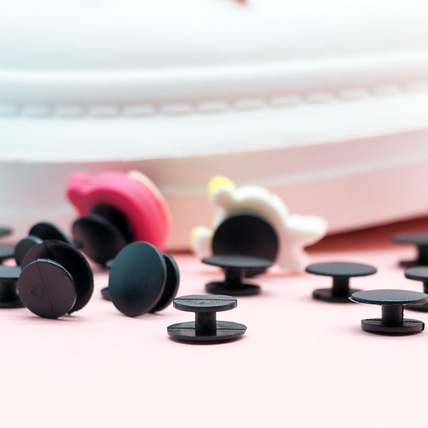 500Pcs Transparent Buttons Plastic Clear Buckles,Diy Shoes Charms Accessories for Shoe Charm Shoe Glue Shoe Charms Plastic Button