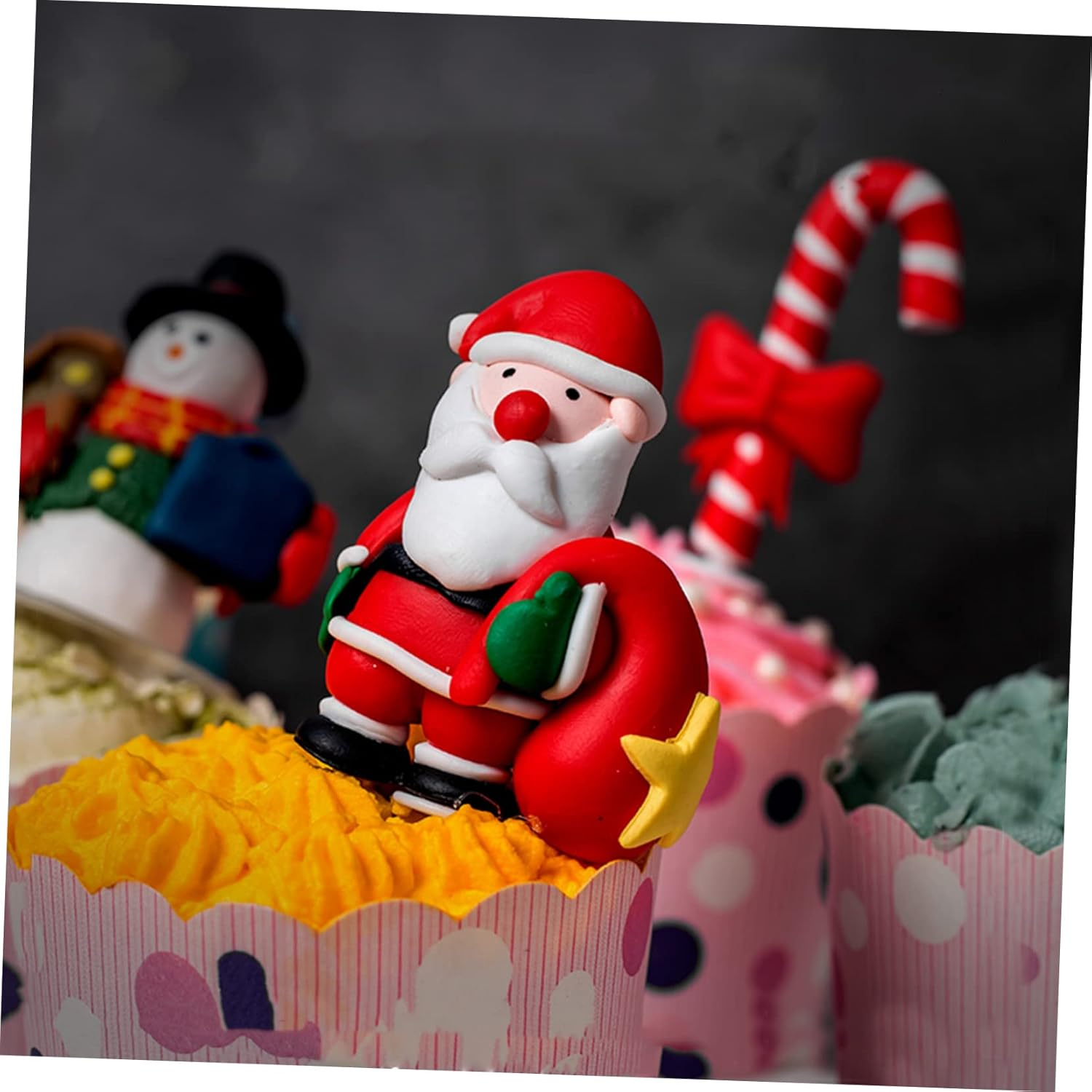 Amosfun 5Pcs Resin Old Man Snowman Tree Cake Toppers Christmas Themed Ornament Cake Decoration Festival Party Supplies