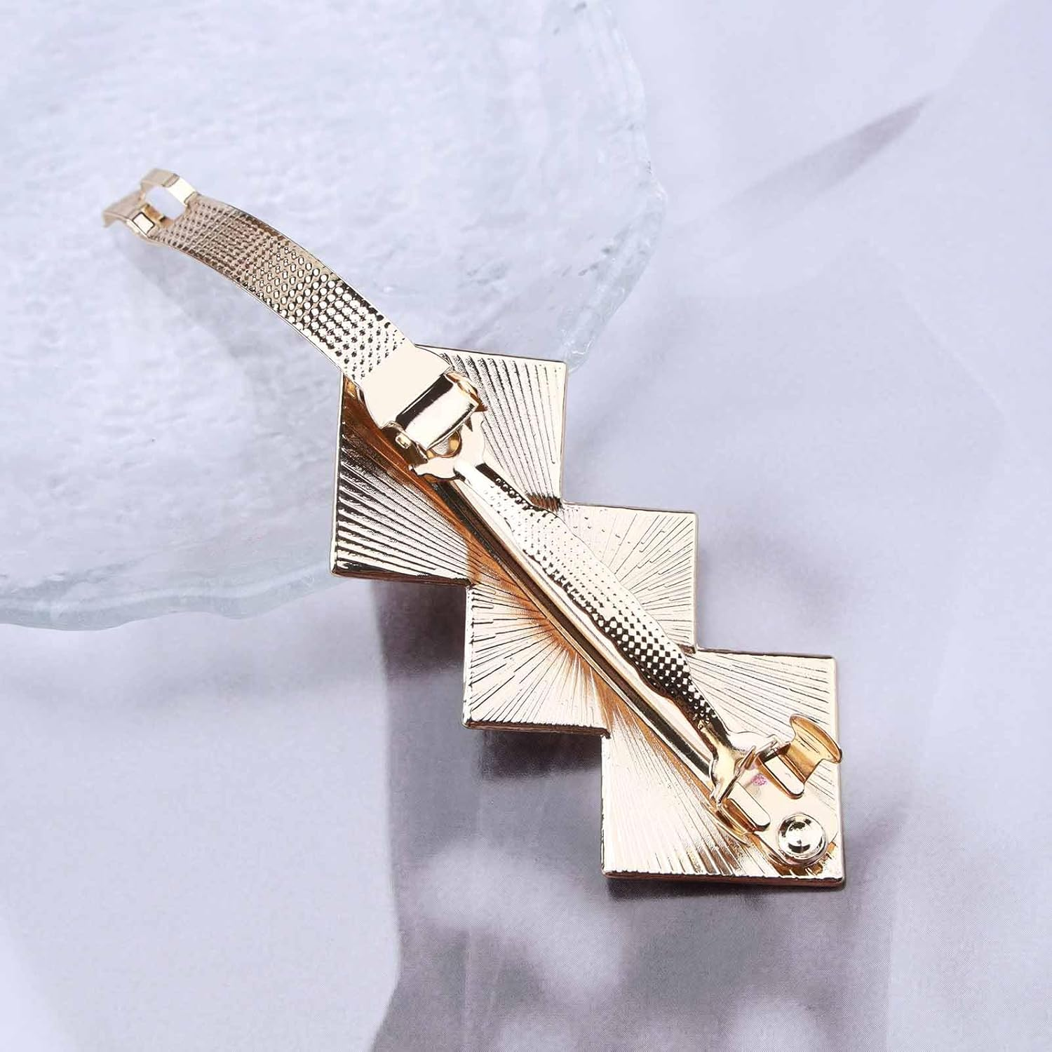 Enautoabs French Metal Hair Clip for Women Golden Square Hair Clip Headwear Large Square Geometric Hair Clips Square Shape Hair Clip Ponytail Holder image number 4