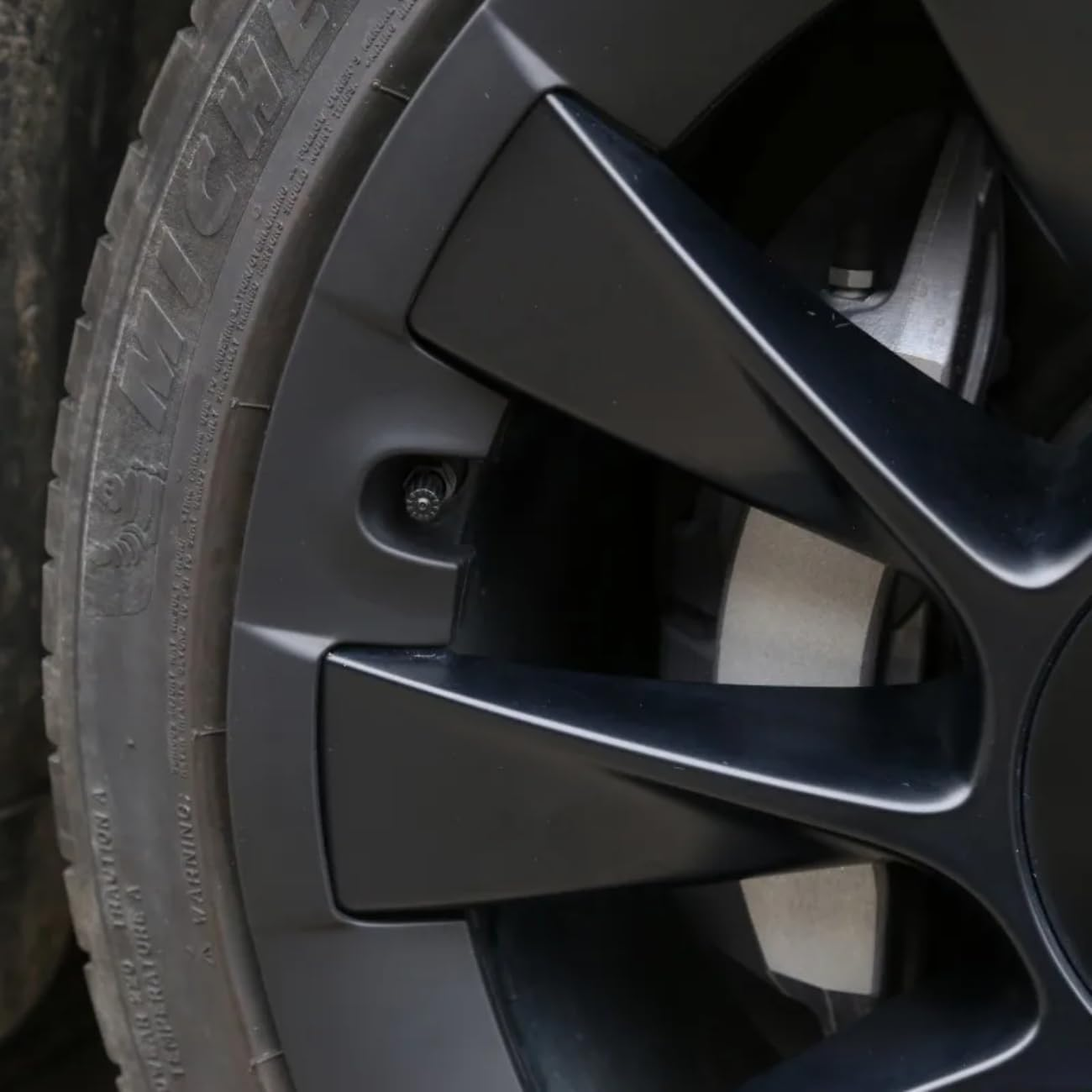 For Tesla Model Y 20 Inches Wheel Rim Protector Rim, 4 PCS ABS Rim Hubcaps Cover for Tesla Model Y 2017-2024, 20 Inch Wheel Rim Protection Accessories, Black image number 6