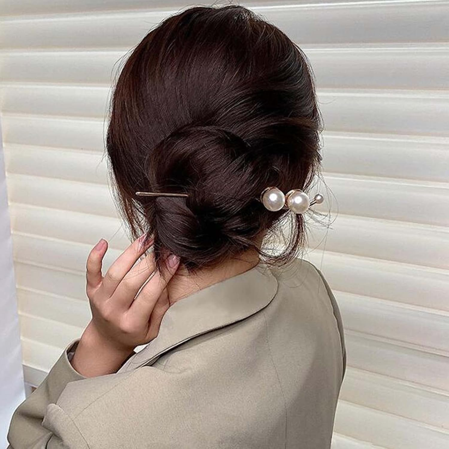 Inateannal Pearl Hair Pins for Styling Vintage Gold Plated Coiling Hair Sticks Imitation Pearl Hair Chopstick Hairpins Hair Accessories for Women Girls (One Large Pearl) image number 2