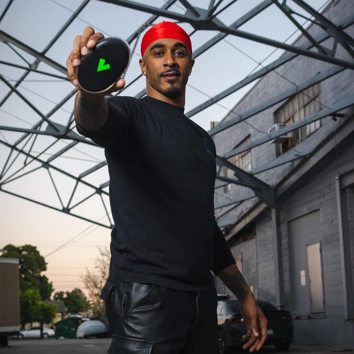 Veeta Superior Medium Wave Brush - Hair Brush for Men with 100% Synthetic Flex Bristles, Curved Design, and Protective Cover - Ideal for Short or Long Wavy Hair image number 5