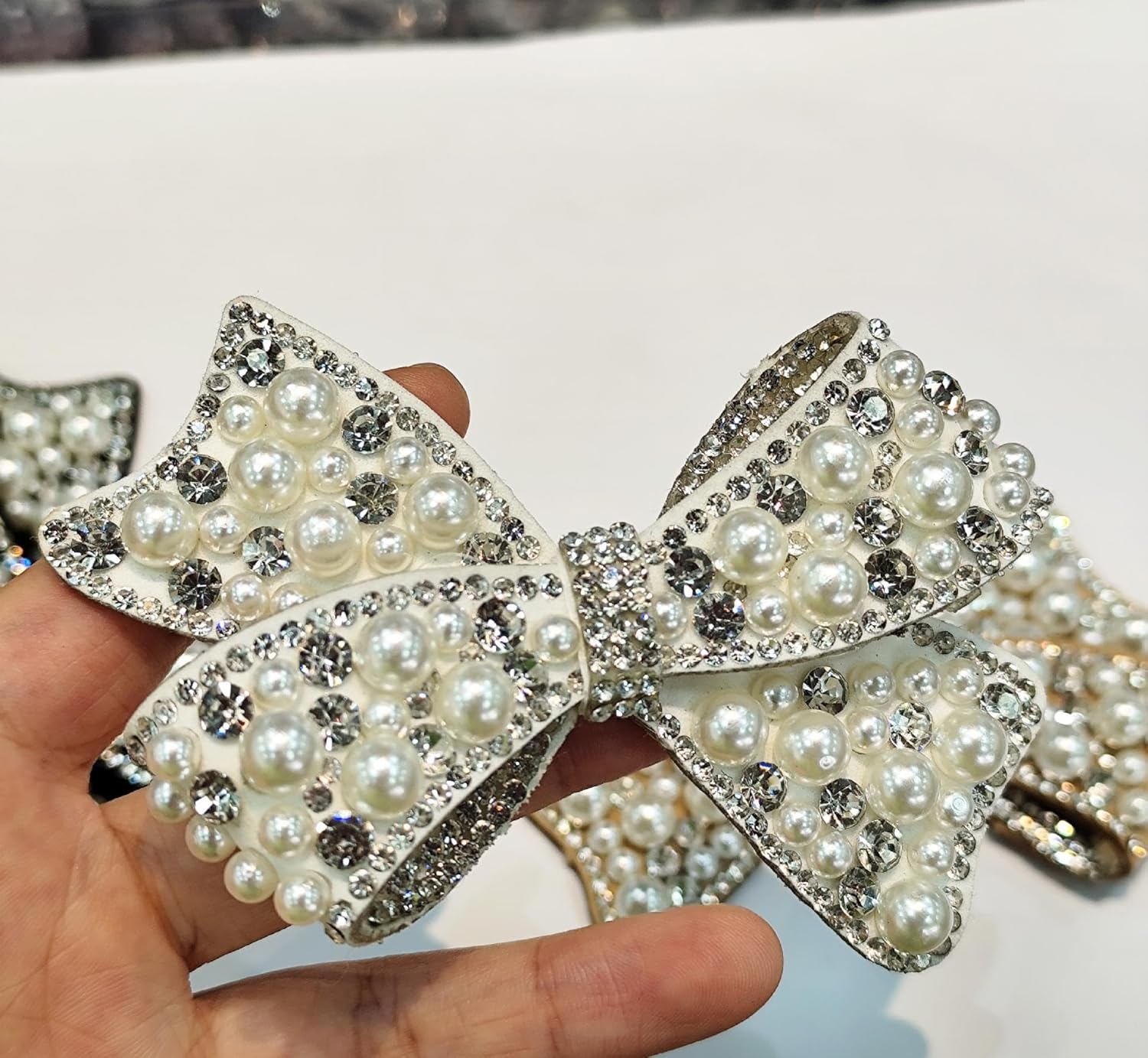 1 Pair Pearl Bow Shoe Clips Wedding Bow Shoe Buckles Bridal Removable Shoe Clips Bowknot Shoe Buckle Clothing Hair Decorations for Women Party Heels Flats Pumps Craft (White, One Size) image number 2