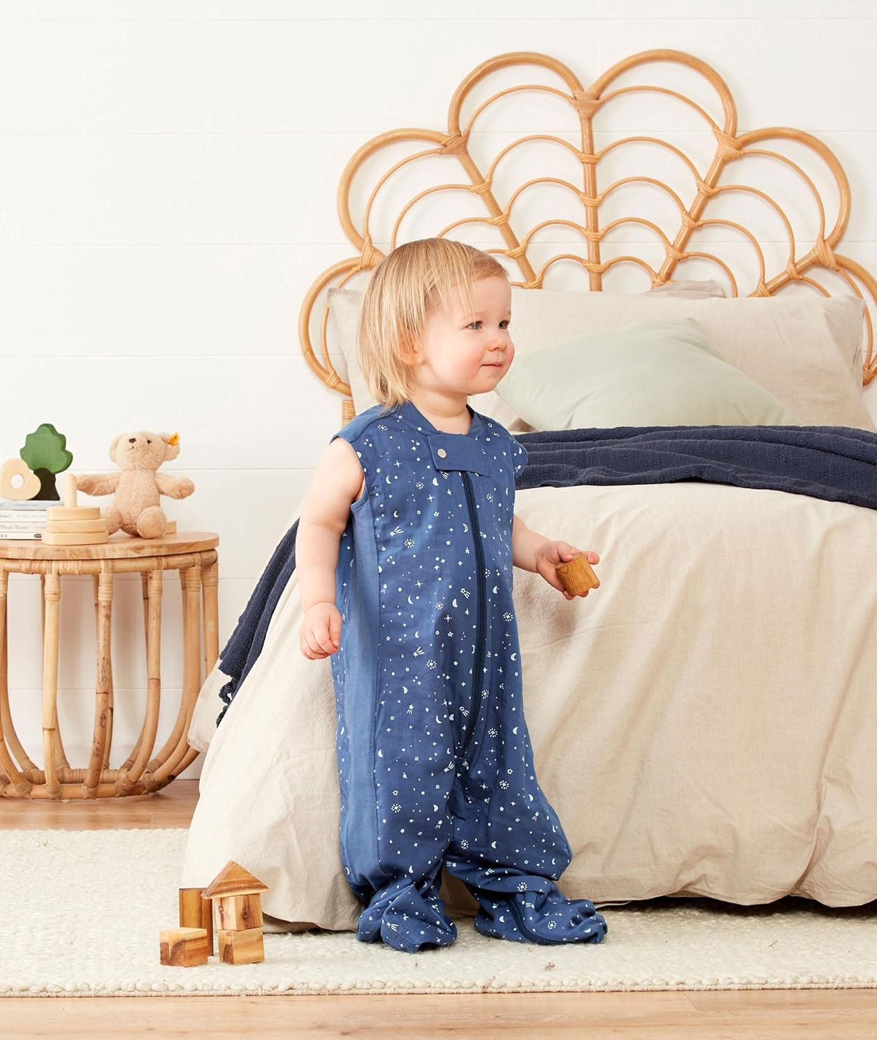 Ergopouch Sleep Suit Bag 0.3 TOG, 3-12 Months, Night Sky Print &ndash; Organic Cotton, 2-In-1 Convertible Sleeping Bag or Suit with Legs, Lightweight & Breathable, Ideal for Room Temperatures (22&ndash;26&deg;C) image number 3