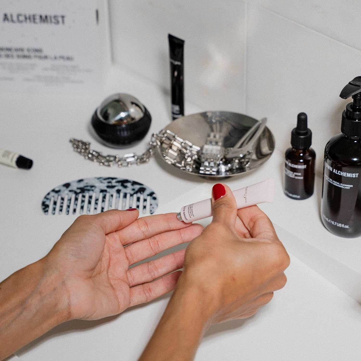 Grown Alchemist the Skincare Icons Holiday Set Kit, Hydra-Restore Lip Balm, Gentle Gel Facial Cleanser, Hydra-Restore Day Cream, Skin Renewal Serum & Skin Defense Primer. image number 3