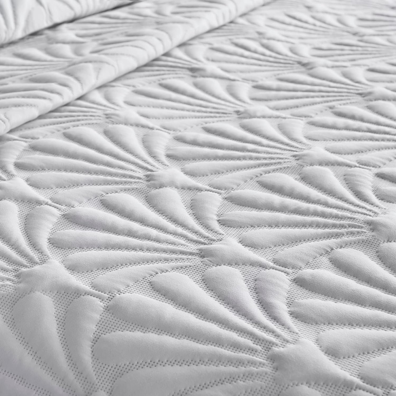Serene - White Floral Embroidery Duvet Cover - Single Bedding Size (135 X 200Cm) - Luxury Bedding - Soft Touch - Pinsonic/Ultrasonic Pattern - White Embossed Duvet - Cavili Collection image number 2