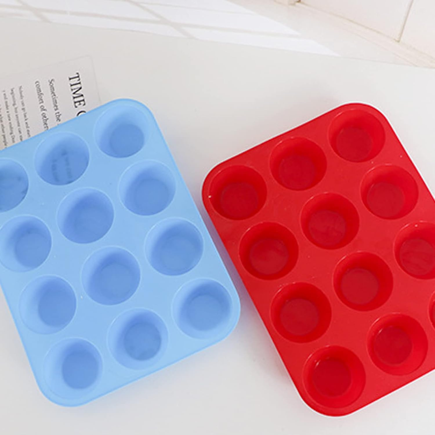 Large Muffin Tray 12 Cup Silicone Muffin Pan, Non Stick Muffin Cupcake Tin, Baking for Muffins or Cupcakes, Bakeware,28.9X21.7X2.9 Cm (Deep Red)