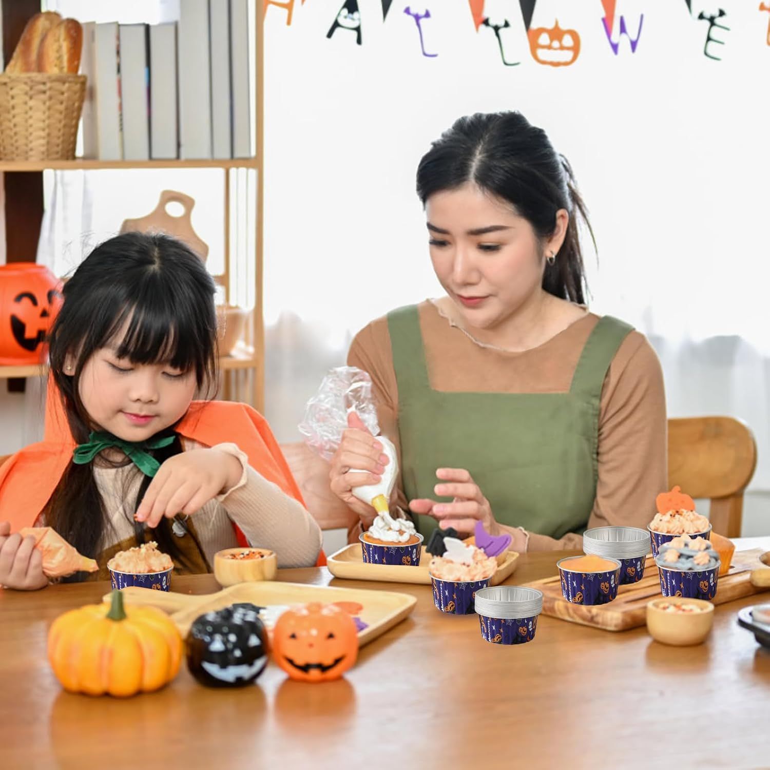 100 Pcs 5 Oz Halloween Baking Cups Mini Cupcake Liners with Lids Disposable Ramekins Pie Pans Cake Tins Containers for Halloween, Party, Wedding (Purple)