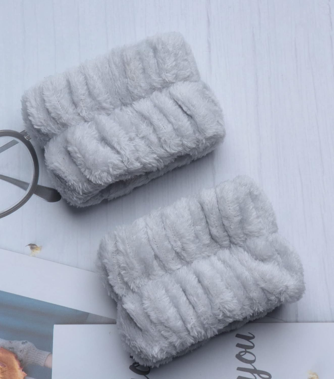 Sowaka 2 Pcs Wrist Spa Washband Microfiber Soft Tower Wrist Scrunchies Sweatbands for Women Girls Washing Face Make up Absorbent Prevent Liquid from Spilling down Your Arms (Grey)