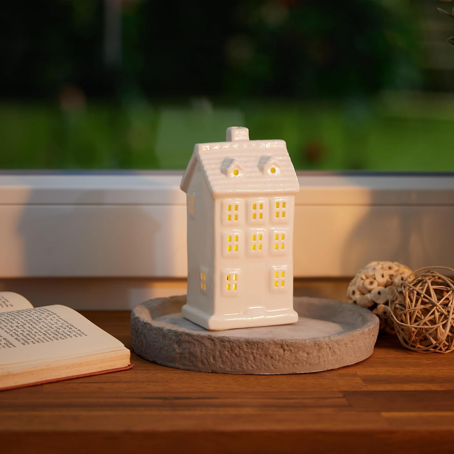 Relaxdays Ceramic Tea Light House, Light House for 1 Tea Light, H X W X D: 14.5 X 7 X 6 Cm, Tea Light Holder House, White image number 3