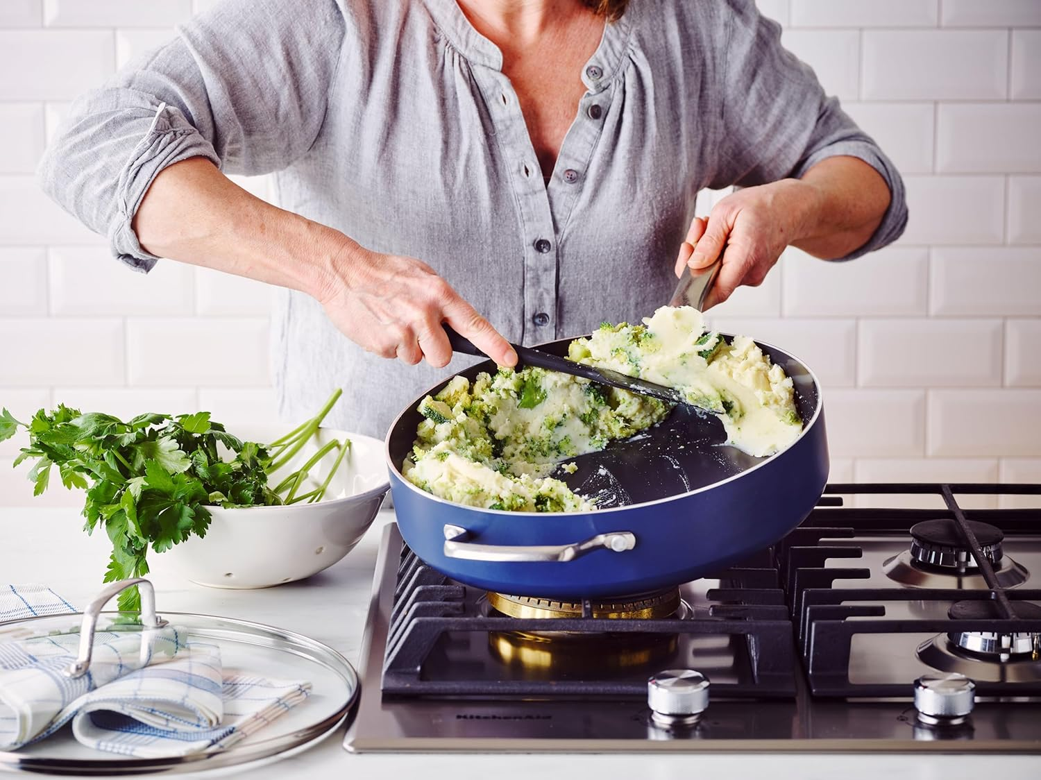 Blue Diamond Cookware Diamond Infused Ceramic Nonstick 28Cm Skillet with Helper Handle and Lid, Pfas-Free, Dishwasher Safe, Oven Safe, Blue image number 4