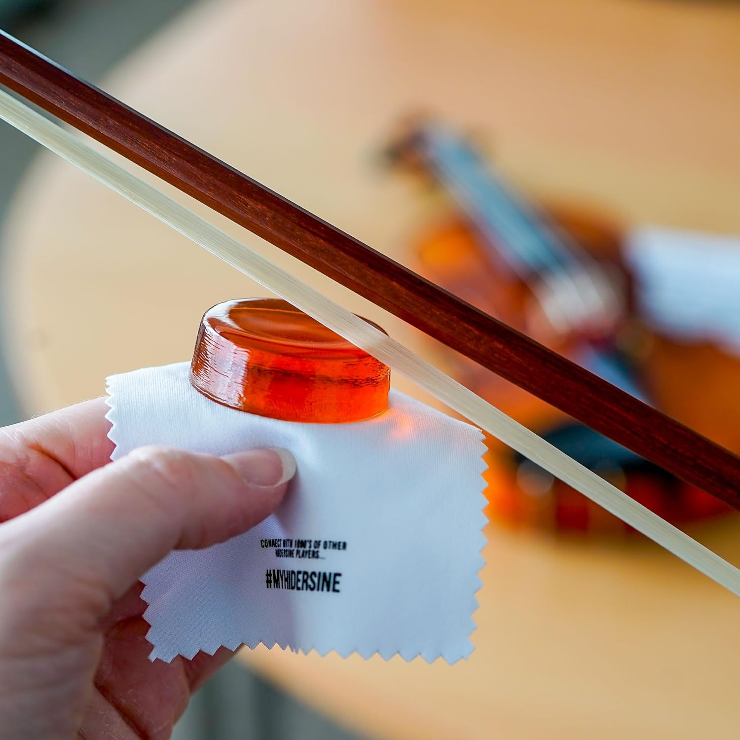 Hidersine 3VS Series Premium Violin Rosin. Slim Pack for Easy Transport and Storage. Resin for Violin Bows. Handmade in the UK. image number 4