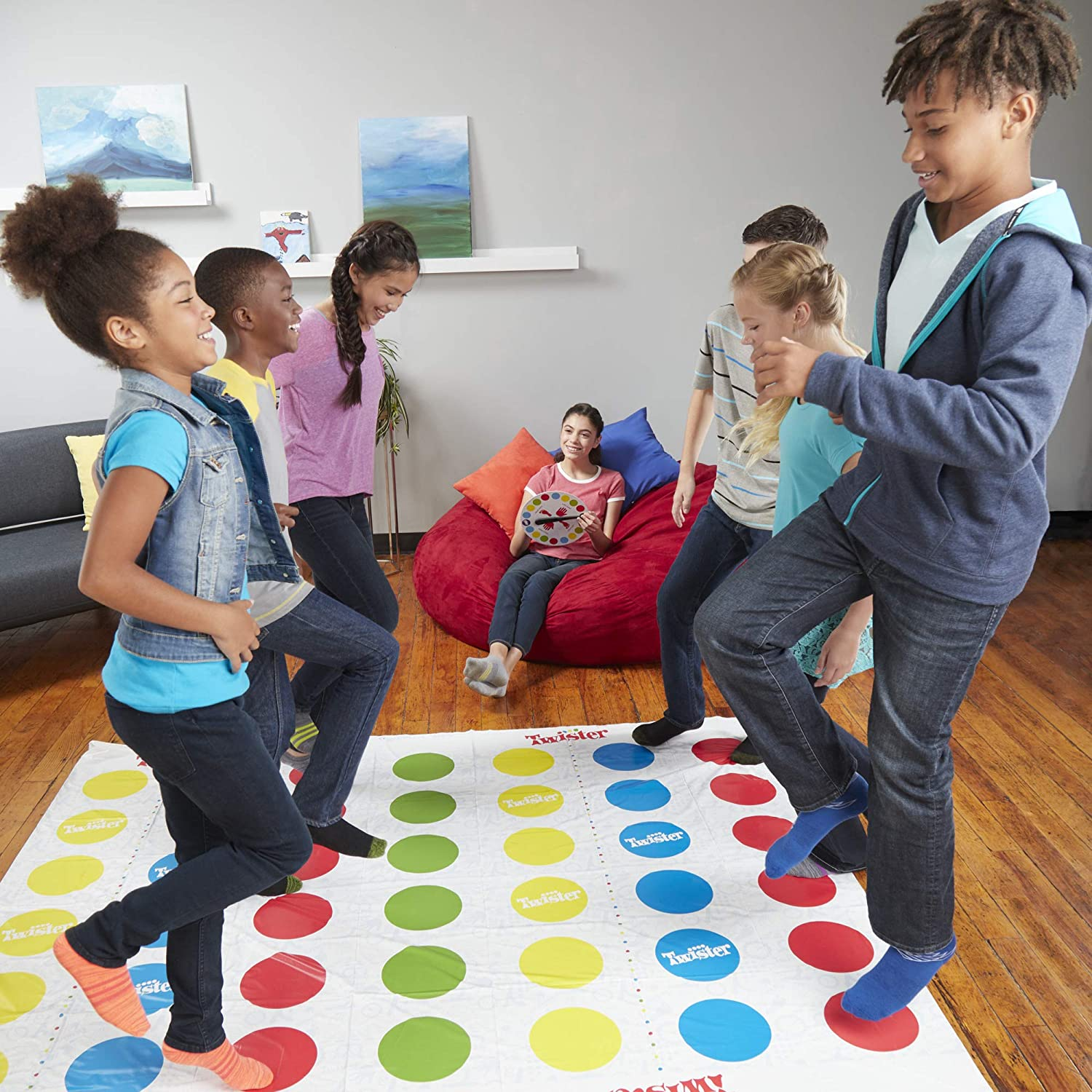 Twister Ultimate: Bigger Mat, More Coloured Spots, Family, Kids Party Game Age 6+; Compatible with Alexa (Amazon Exclusive) image number 3