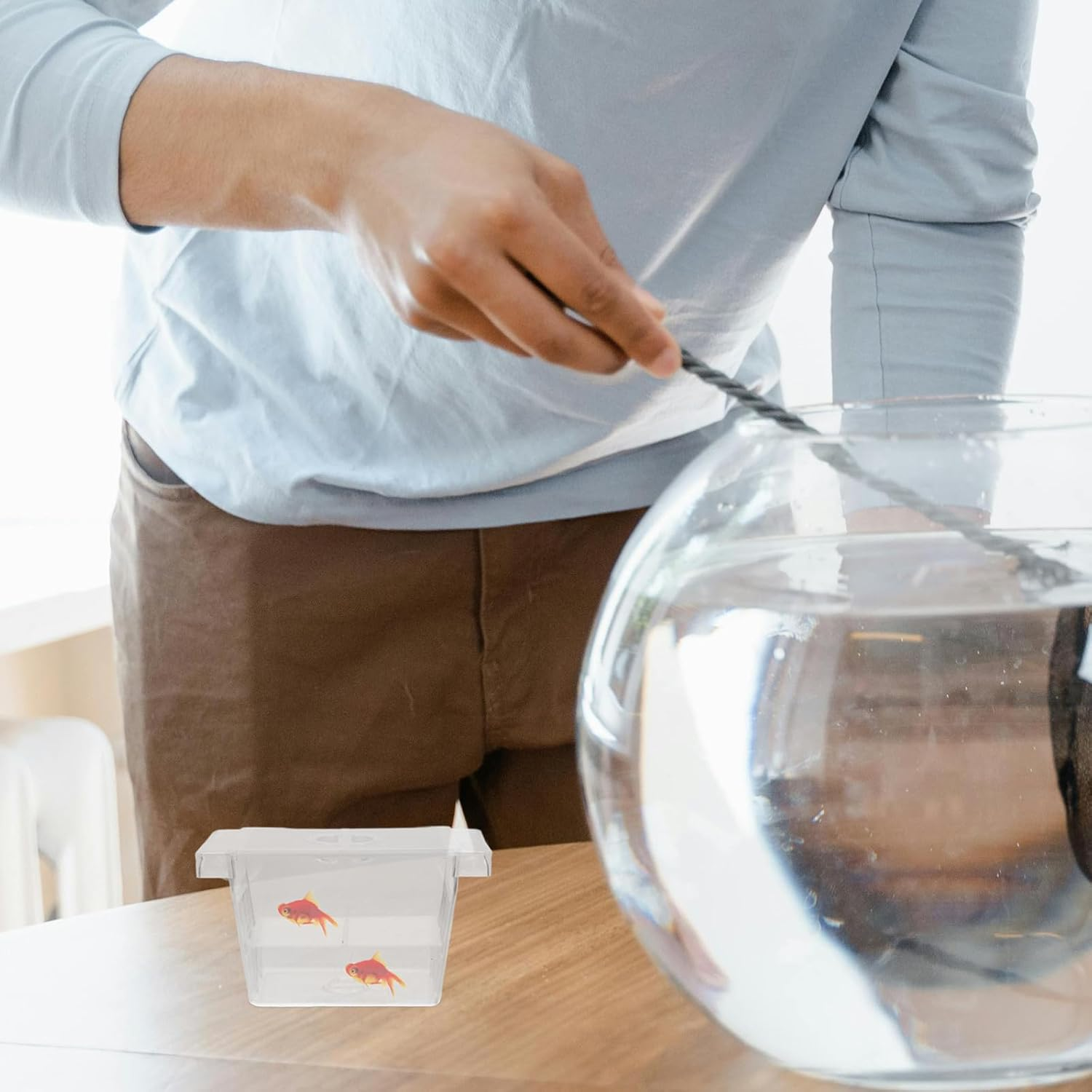 Jojofuny Floating Aquarium Fish Breeding Box with Suction Cup Double-Layer Betta Fish Nursery Incubator Tank Divider for Shrimp and Small Aquatic Pets image number 4