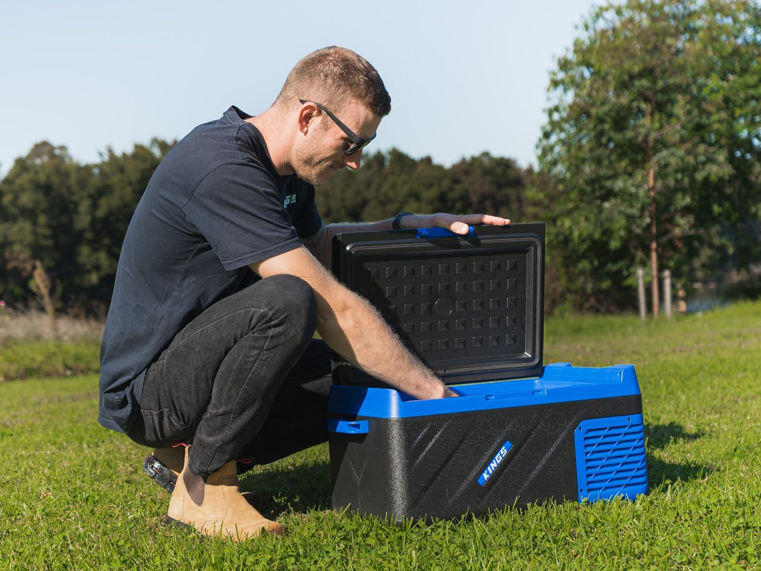 Kings Escape 20 Portable Camping Fridge/Freezer | 12V & 24V | Fits 30 Cans | Digital LED Display | Reversible Lid image number 5