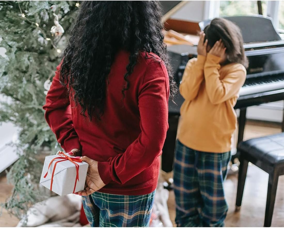 Small Gold Birds Ceramic Statues, Decorative Animal Sculpture, Gold Bird Figurines Ornaments, Modern Art Style Home Decor Craft for Shelves Bedroom Office Desktop Cabinets (2 Pack) image number 3