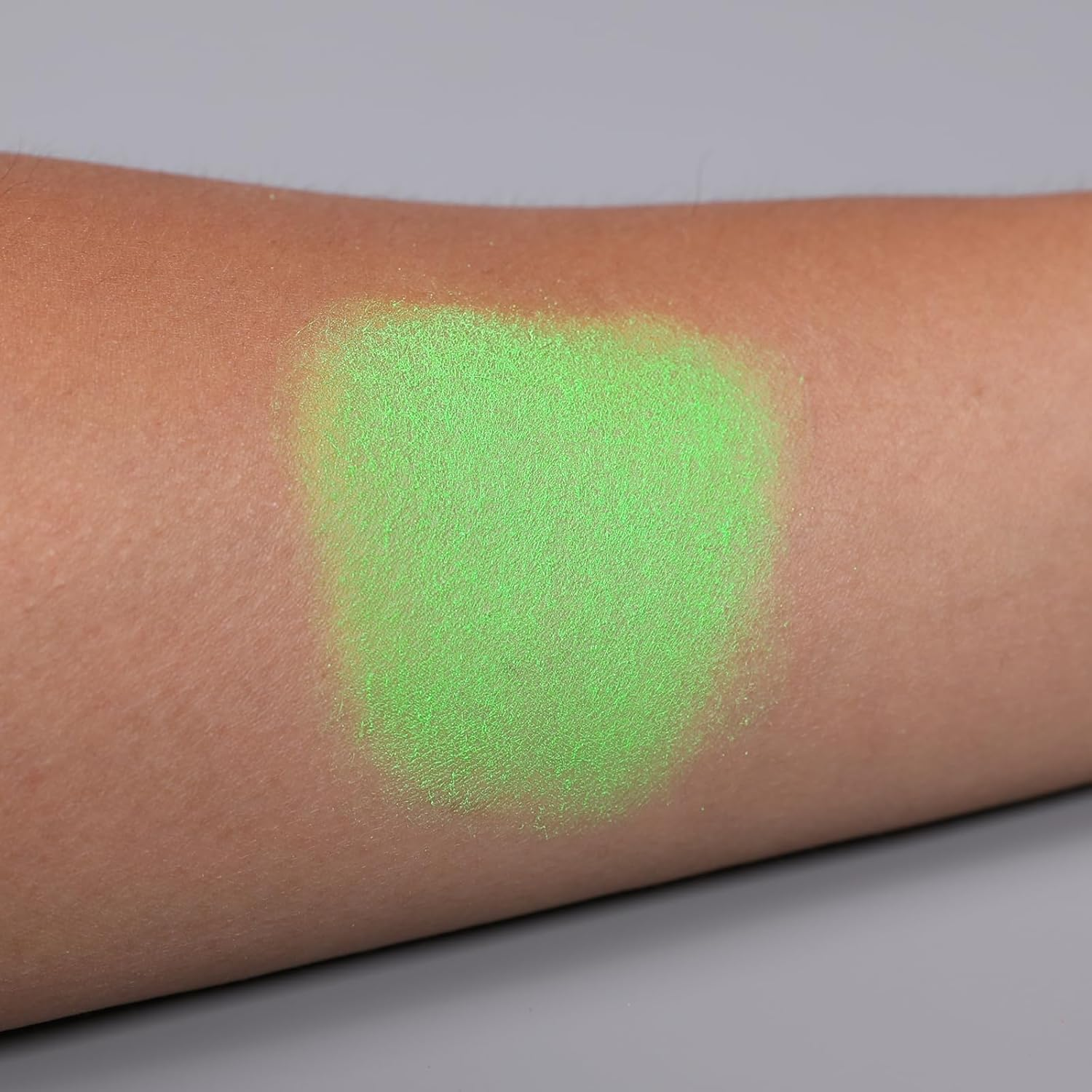 IS'MINE Single Green Matte Eyeshadow Powder Palette High Pigment, Longwear, Intense Color Best Green Eyeshadow - Blue image number 5