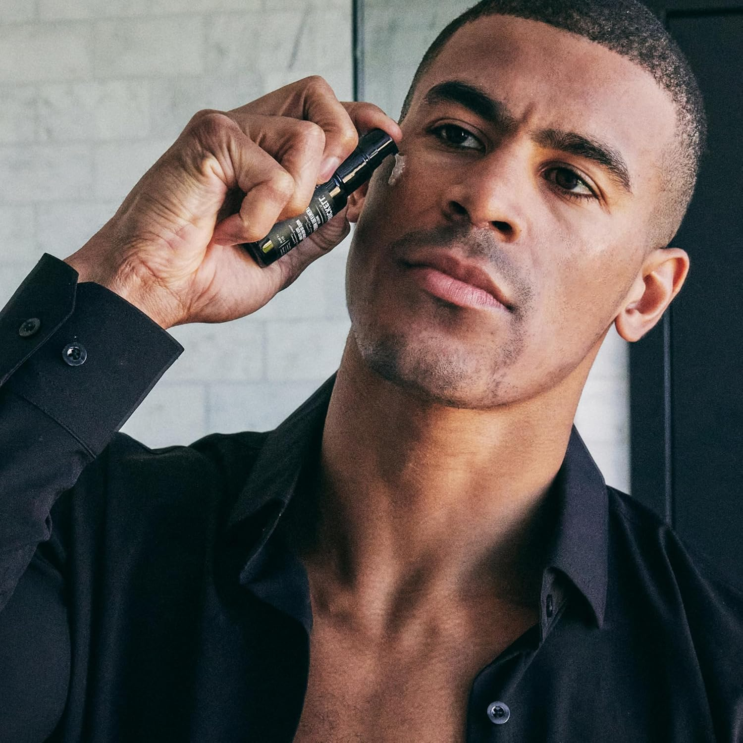 Brickell Men'S Restoring Eye Serum Treatment for Men, Natural and Organic Eye Serum to Firm Wrinkles, Reduce Dark Circles, and Promote Youthful Skin .65 Ounce, Unscented image number 3