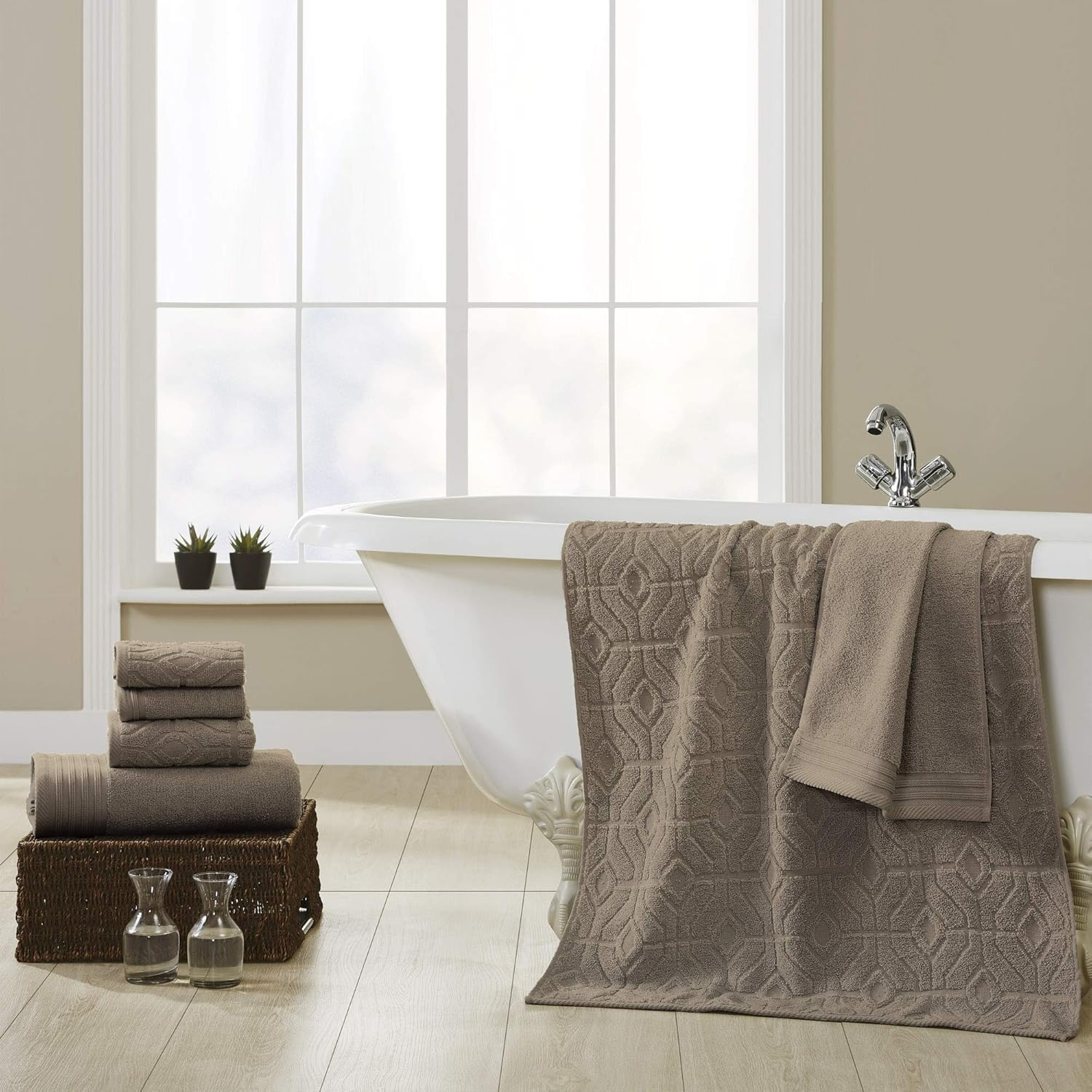 Amrapur Overseas 6-Piece Yarn Dyed Diamond Gate Jacquard Towel Set Taupe image number 1