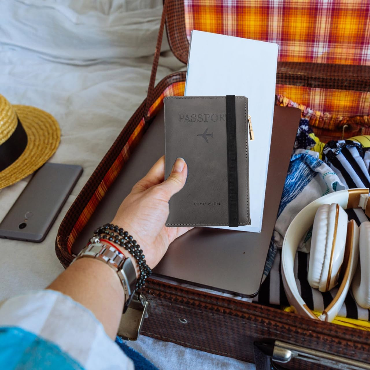 Didiseaon Folding Id Card Holder Rfid Passport Case Travel Document Cover Slim Lightweight Cards Protector image number 4