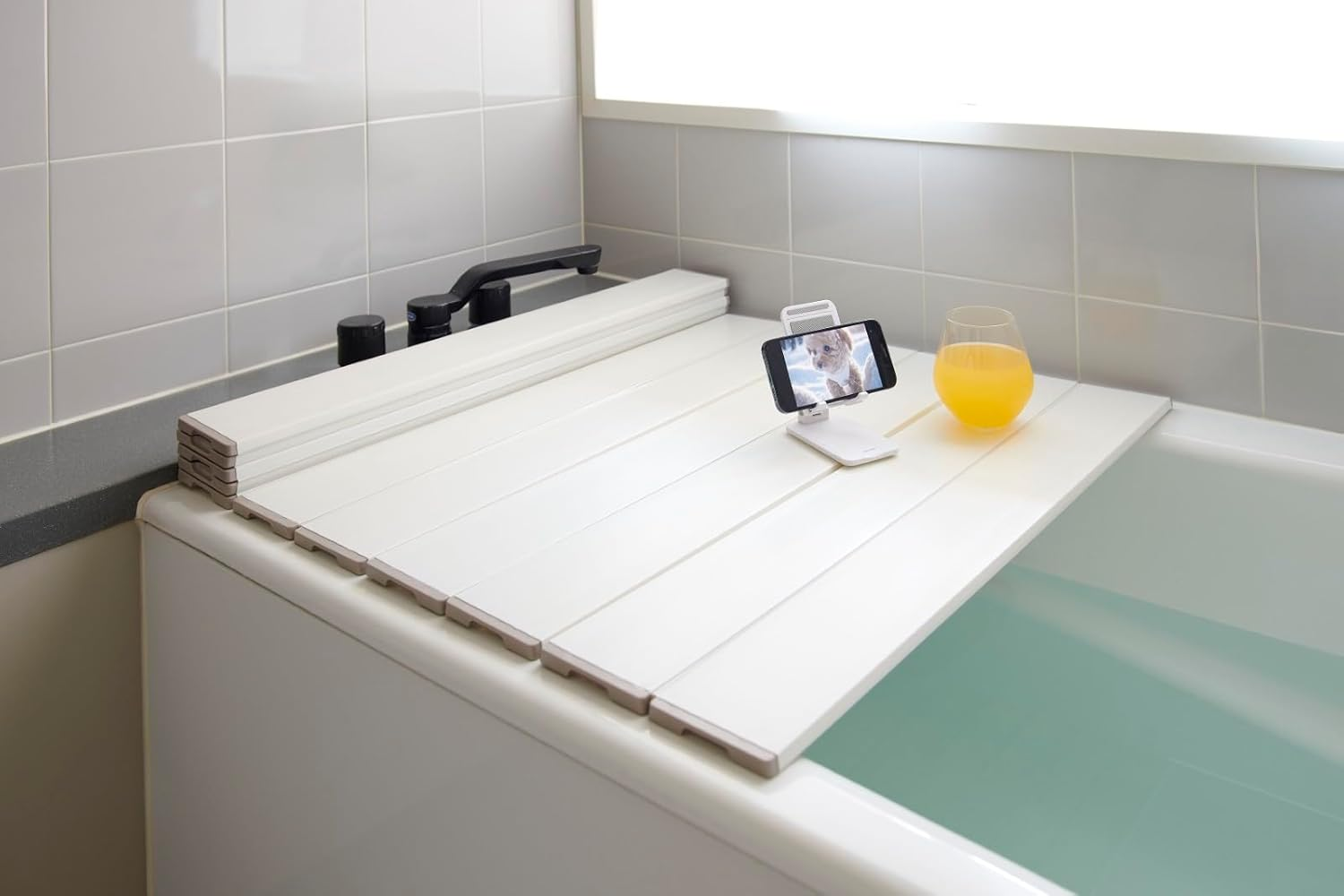 Mie Sangyo Foldable Compact Bath Lid, Product Size (Approx.) 27.6 X 56.5 Inches (70 X 141.8 Cm), White (Main Body) Stain Resistant (Soft), Ag, Antibacterial Treatment, Mildew Resistant image number 4