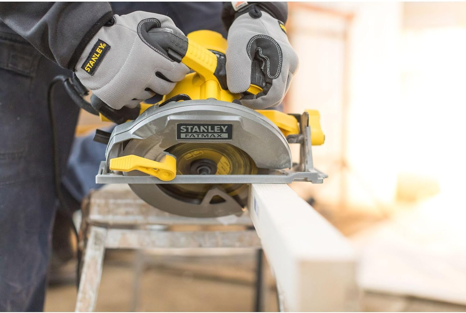 STANLEY FATMAX | 1650W 190Mm Circular Saw - 1650W Motor, 8-Tooth TCT Blade for Quality Cutting Performance, up to 66Mm Cut Depth, Quick Bevel Adjustment, Pivoting up to 55&deg;, Vacuum Hose Connection image number 3