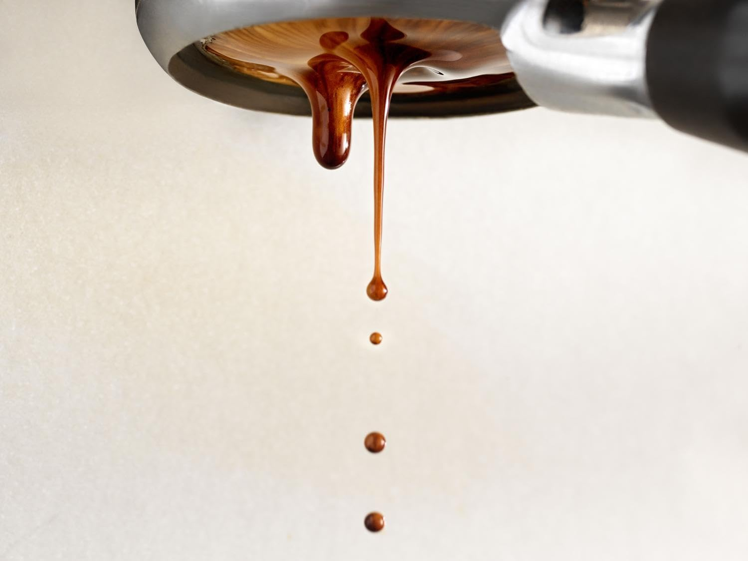 Vittoria Coffee 100% Arabica Naturally Decaffeinated Coffee Beans. 99.9% Decaf 500G. Grape-Winey Tasting Notes with Medium-Dark Roast Intensity. Chemical Free. image number 5