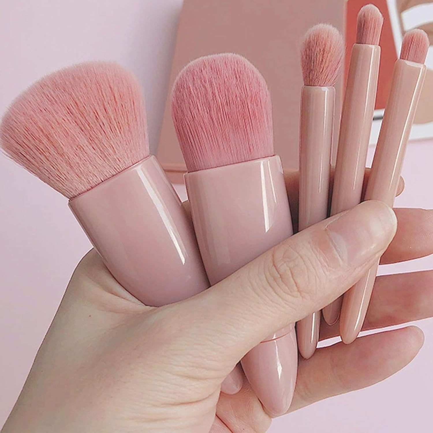 Xolixorium Easy-Taken Travel Makeup Brush Set 5Pcs Mini Complete Function Cosmetic Brushes with Mirror Portable Travel Makeup Brushes Travel Size Makeup Kit image number 3