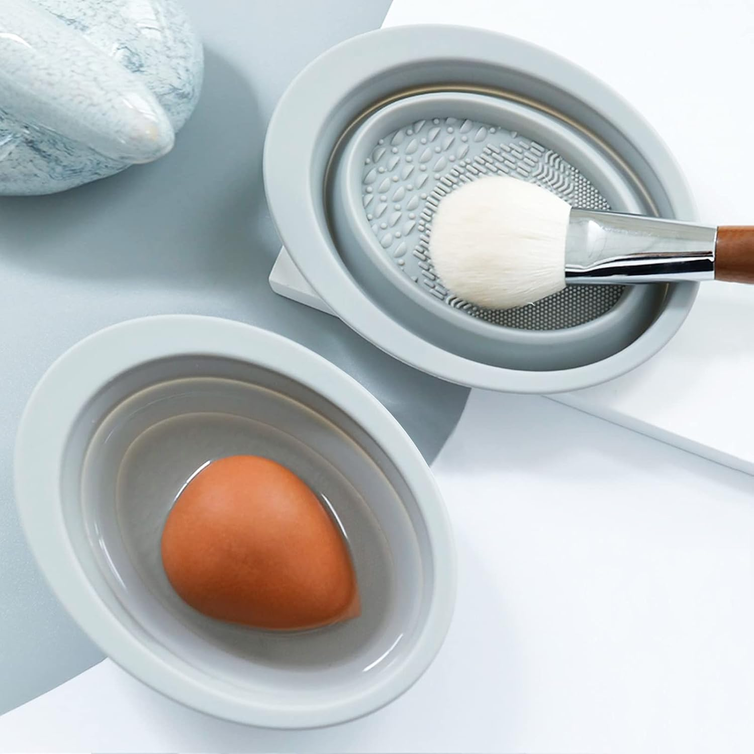 (Gray) - Makeup Brush Cleaning Mat, Silicone Makeup Brush Scrubber, Cosmetic Brush Cleaner, Brush Cleaning Pad, Foldable Makeup Brush Cleaning Bowl Suitable for Makeup Brush, Makeup Sponge, Powder Puff (Grey) image number 2