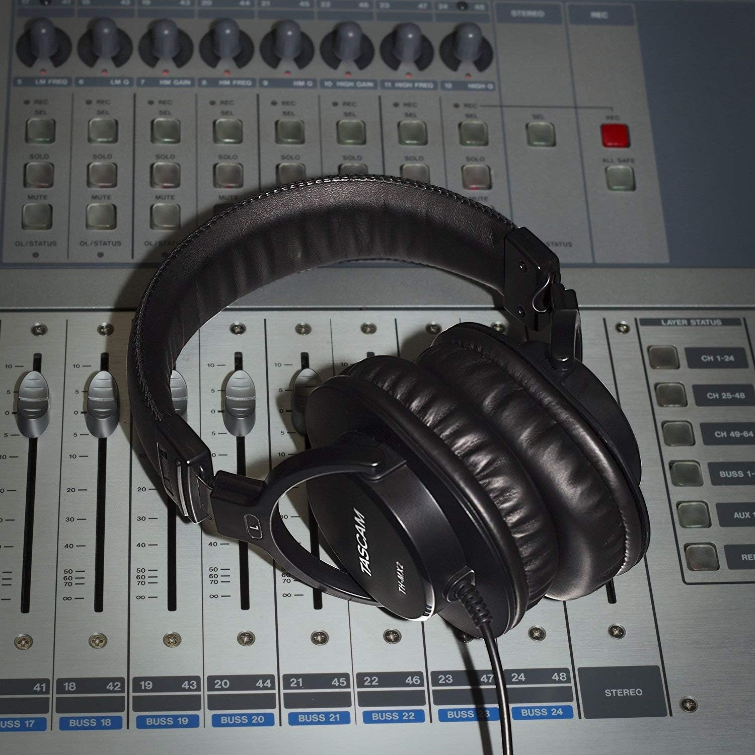 Tascam TH-MX2 Closed Back Studio Headphones image number 1