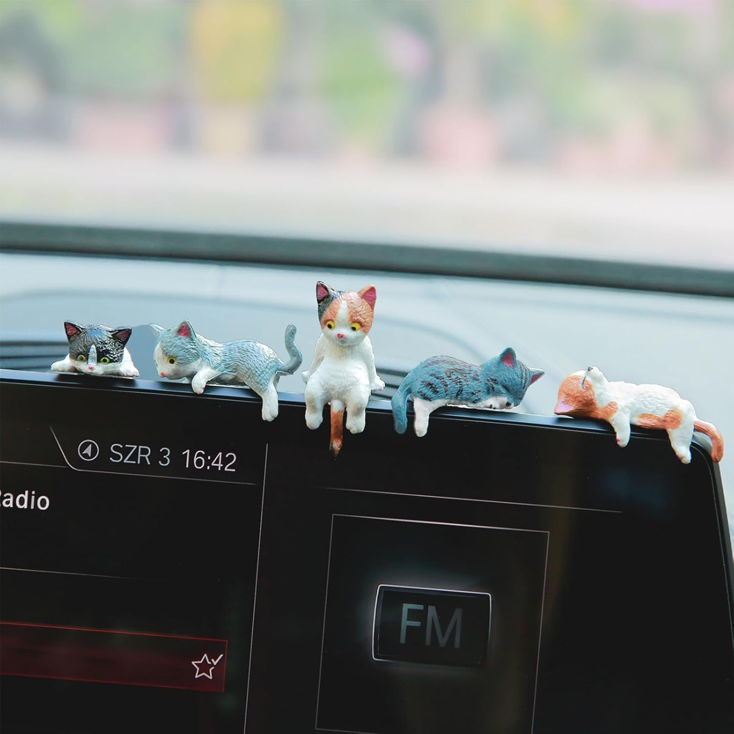 YGMONER 5Pcs Little Cats Figurines Car GPS Screen Decorations Navigation Screen Cute Decor Accessories Resin Kitty Center Display Knickknack image number 6