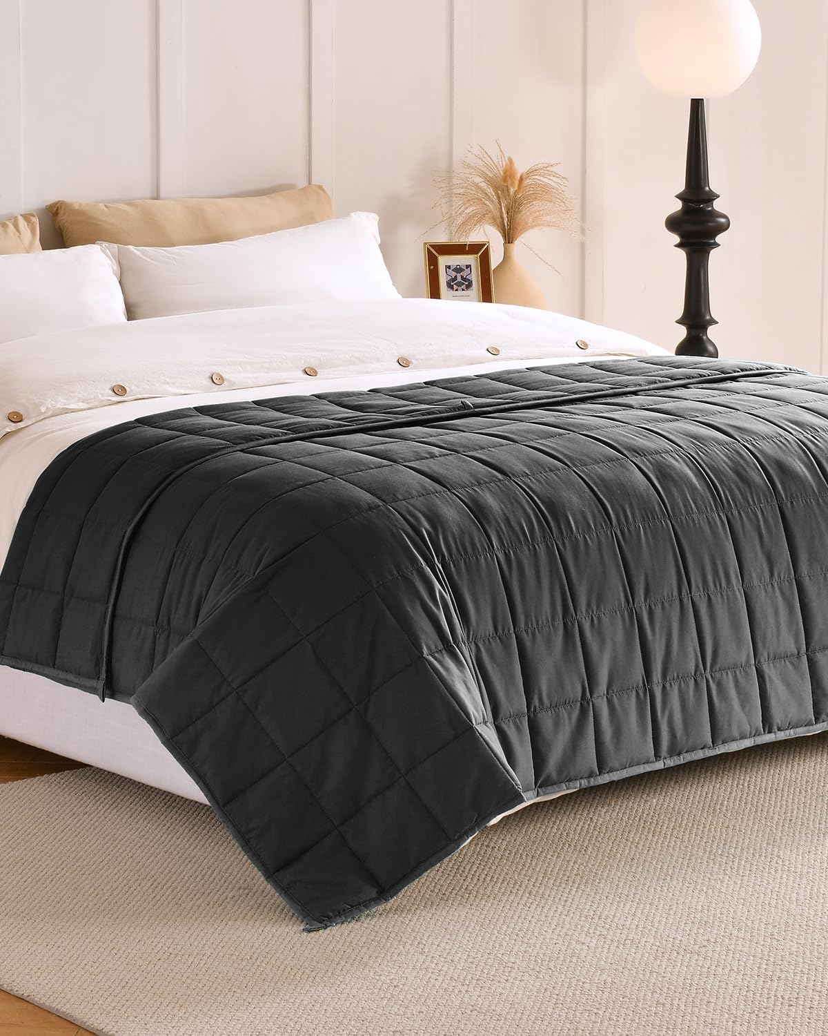 BUZIO Weighted Blanket for Adults - All Season Cooling and Warmth, Breathable Fabric Blanket Weighted for Sleeping Sofa Bed, Great for People with Sleep Stress 150 X 200 Cm, 9 Kg, Black image number 4