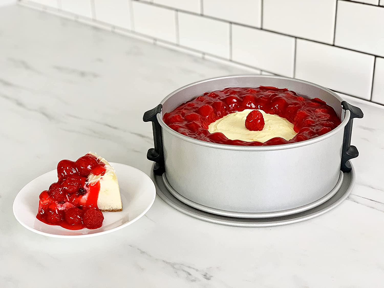 USA Pan Leak-Proof Nonstick Commercial Springform Pan, 9-Inch image number 2