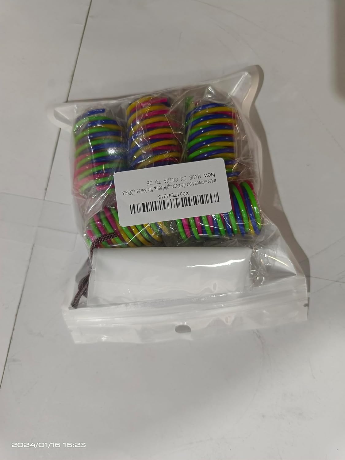 Interactive Spiral Cat Toy, Cat Spring Toys, Cat Toy Spiral, Colourful Spiral Cat Toy, Plastic Spiral Feathers Interactive Toy, Interactive Cat Toy for Cats, 20 Pieces image number 3