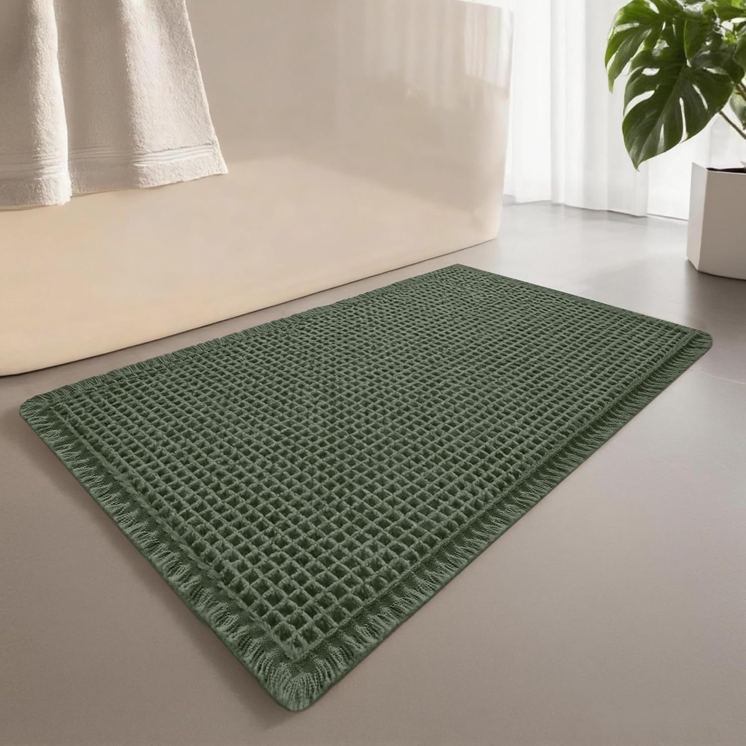 Cosinst Waffle Bath Mat 46X77Cm Super Absorbent Non Slip Comfortable Carpet for Tub, Shower Room, Machine Wash Quick Dry Bath Rugs with Tassels, Rubber Backed Bathroom Mats, Ultra Soft, Brown