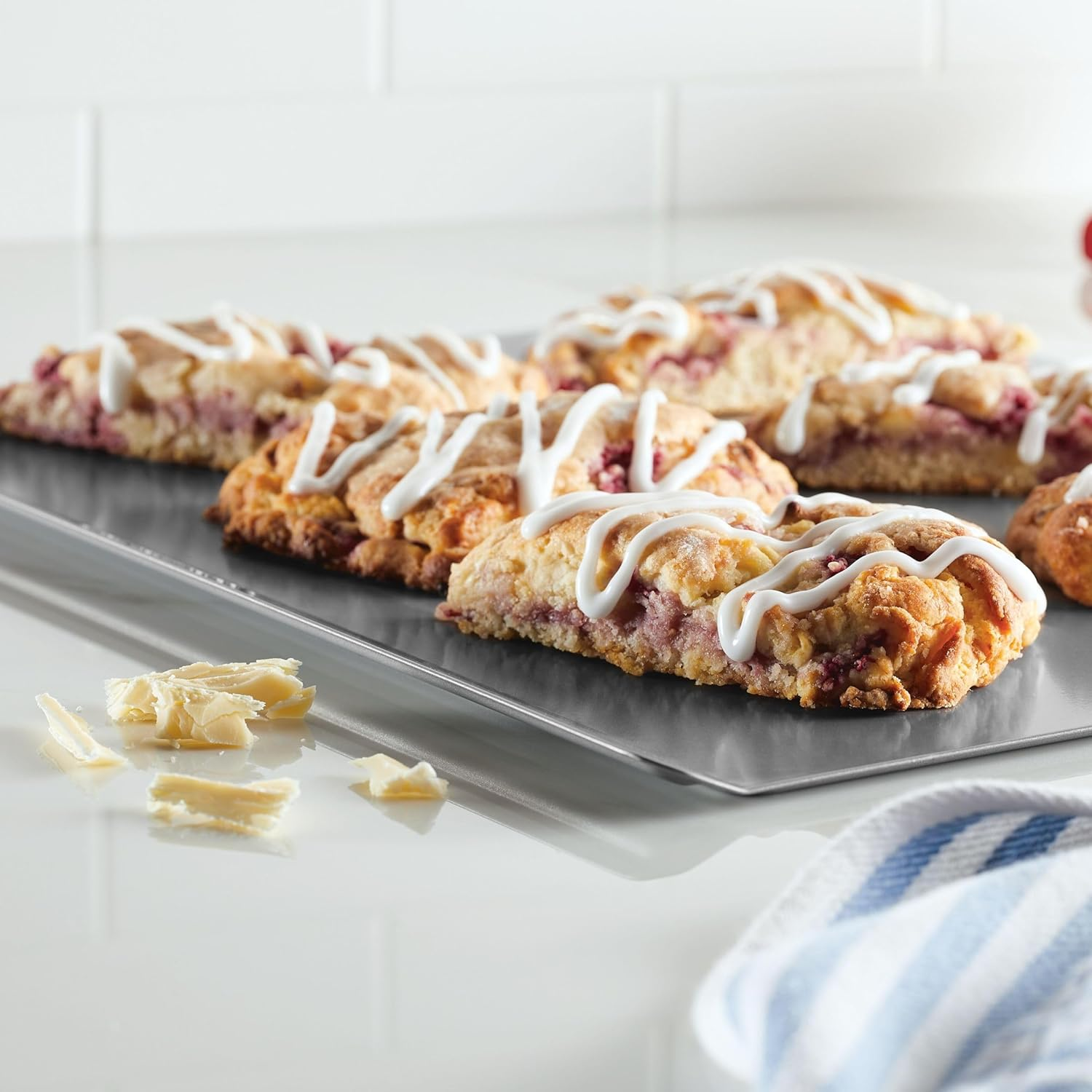 Farberware Insulated Nonstick Bakeware Cookie Sheet, 14-Inch X 16-Inch, Grey image number 3