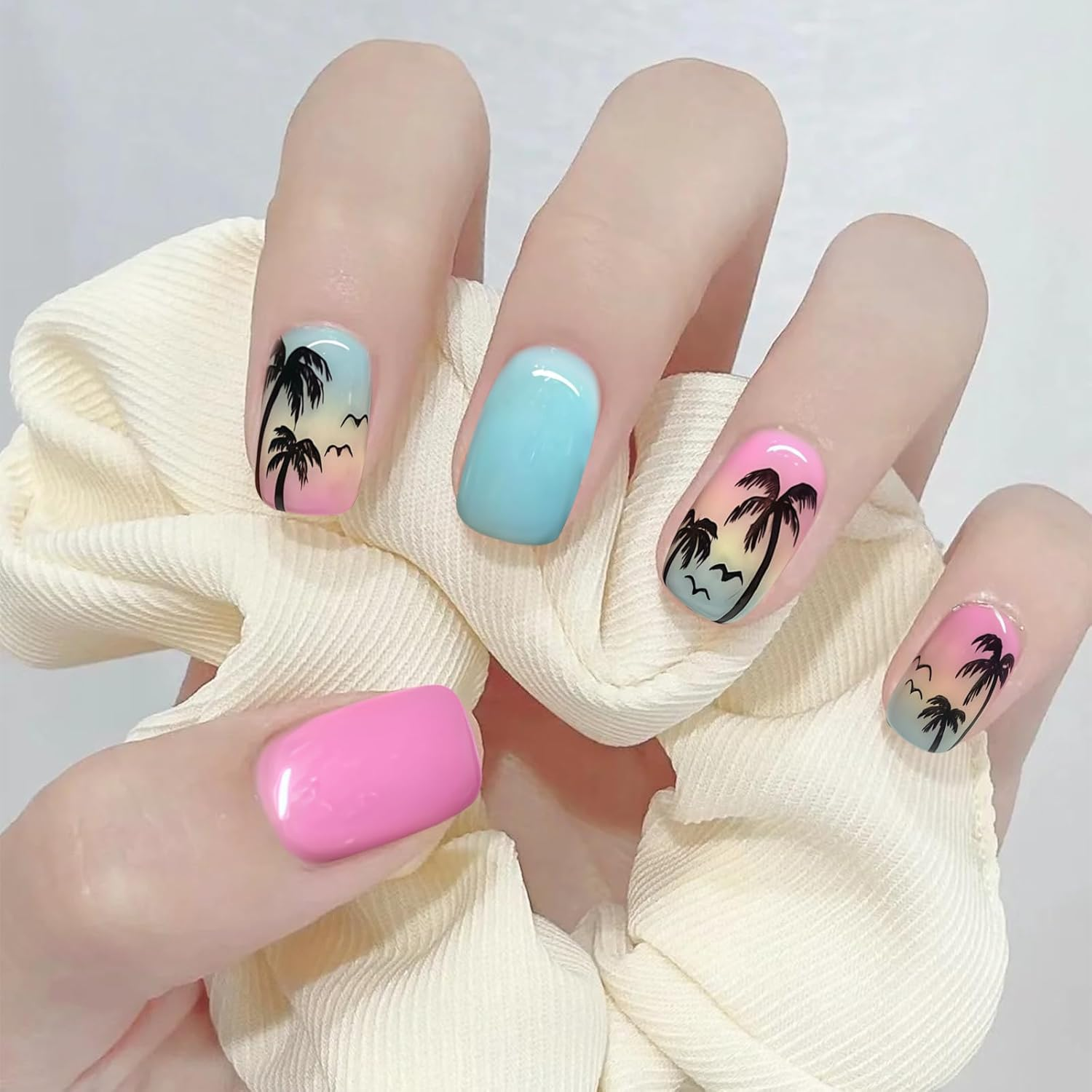 Kabwea Pack of 24 Short Press on Nails, Artificial Summer Palm Nails, Press on Nails, Nails for Gluing, Fake Nails image number 3