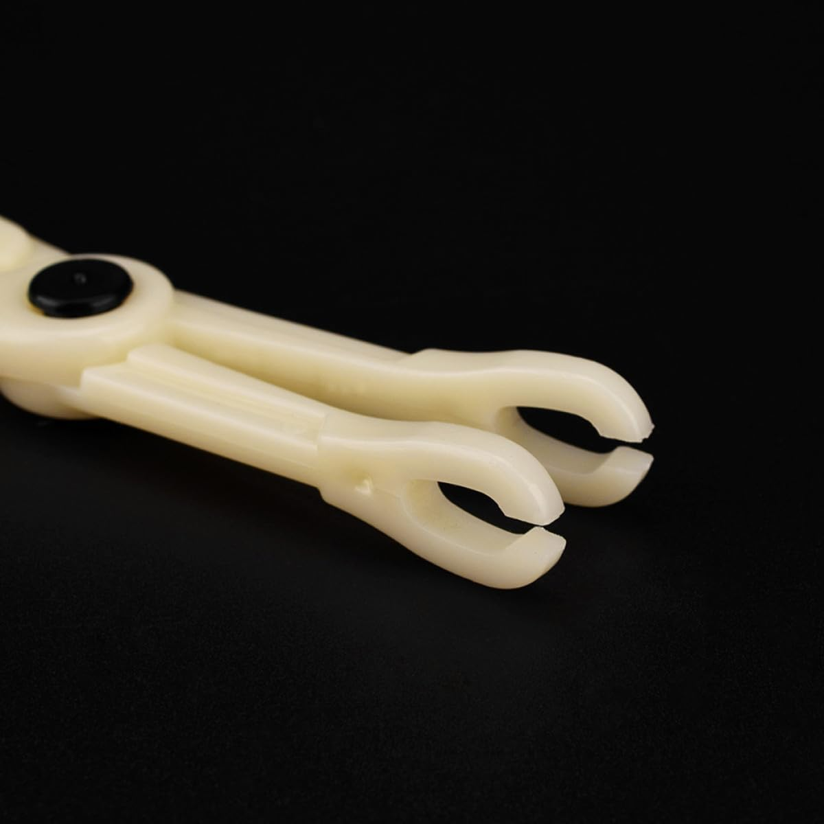 Iplusmile 5Pcs Disposable Plastic Piercing Clamps with Joint Pliers for Body Piercing Lightweight Forceps Suitable for Men and Women Body Tools