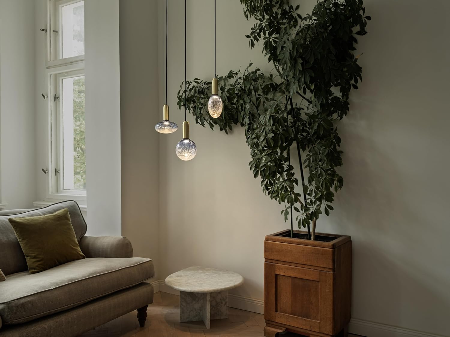 OSRAM Decorative LED Lamp in Cracked Glass in Cracked Glass, Long Blue image number 3