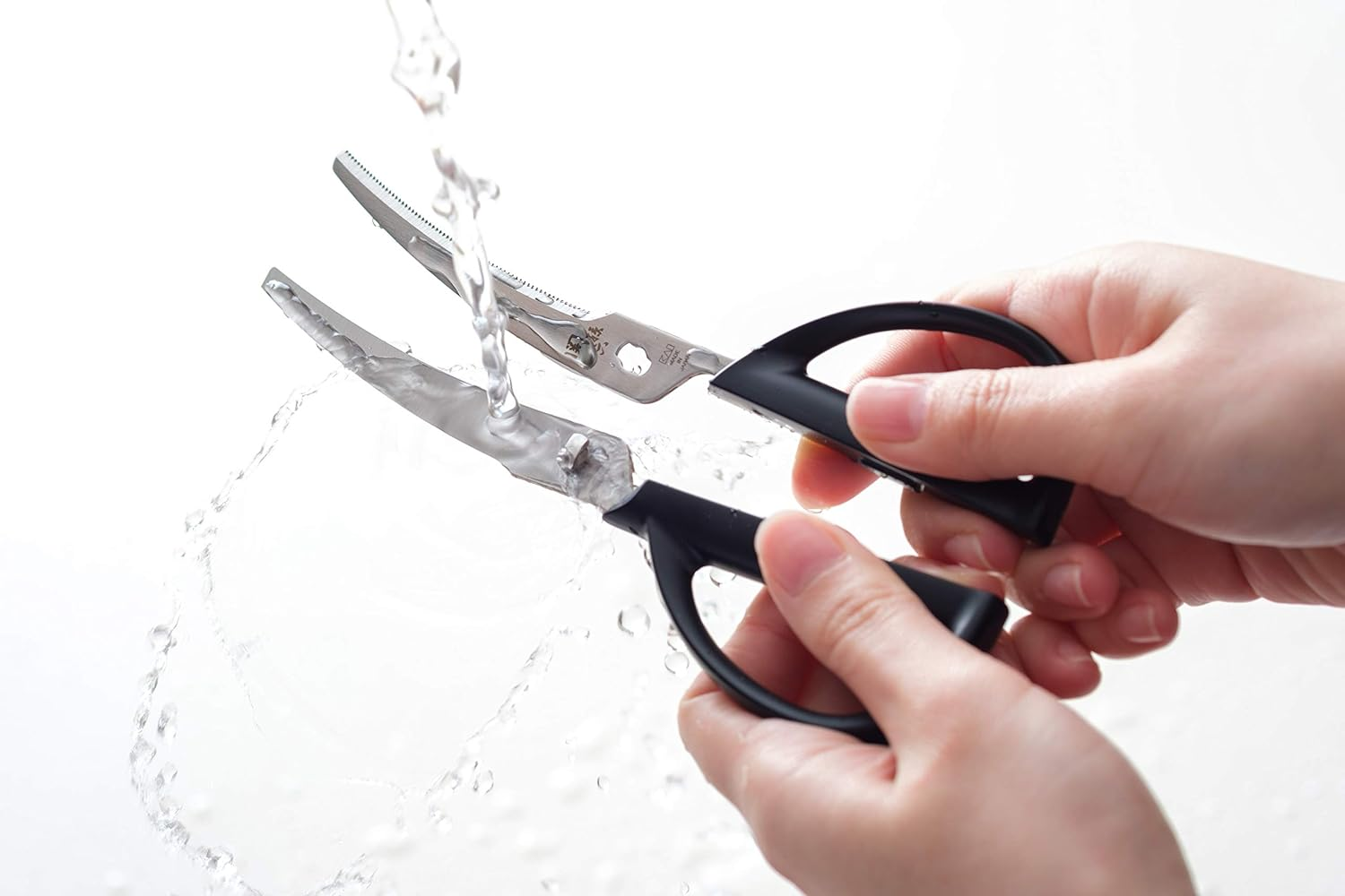 Kai KAI DH3347 Kitchen Scissors Seki Magoroku Disassembly Curved Kitchen Tool with Cap Made in Japan