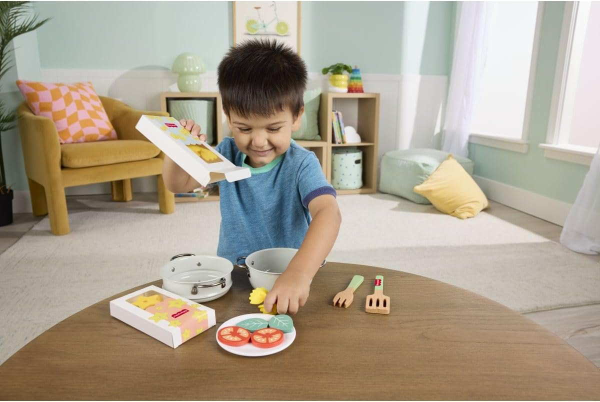 Fisher-Price Wood Pretend Cooking Set, Pots & Pasta Chef, 31 Pieces Play Food & Wooden Utensils for Preschool Kids Ages 3+ Years image number 1