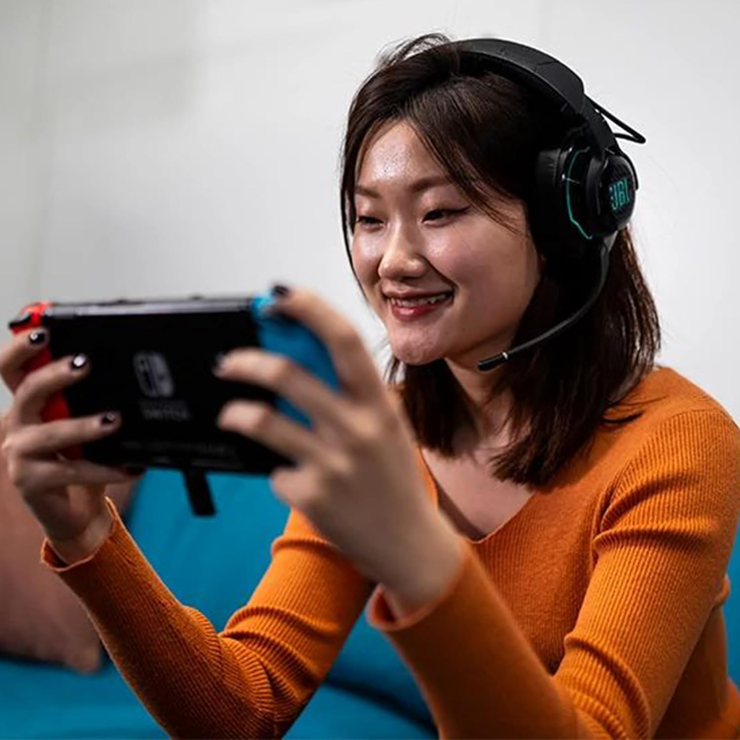 JBL Quantum 910 Wireless, with Head-Tracking Enhanced Quantumsphere 360 on Your PC, Quantumspatial 360 on Your Console, Hi-Res Certified JBL Quantumsound Signature, Black image number 6