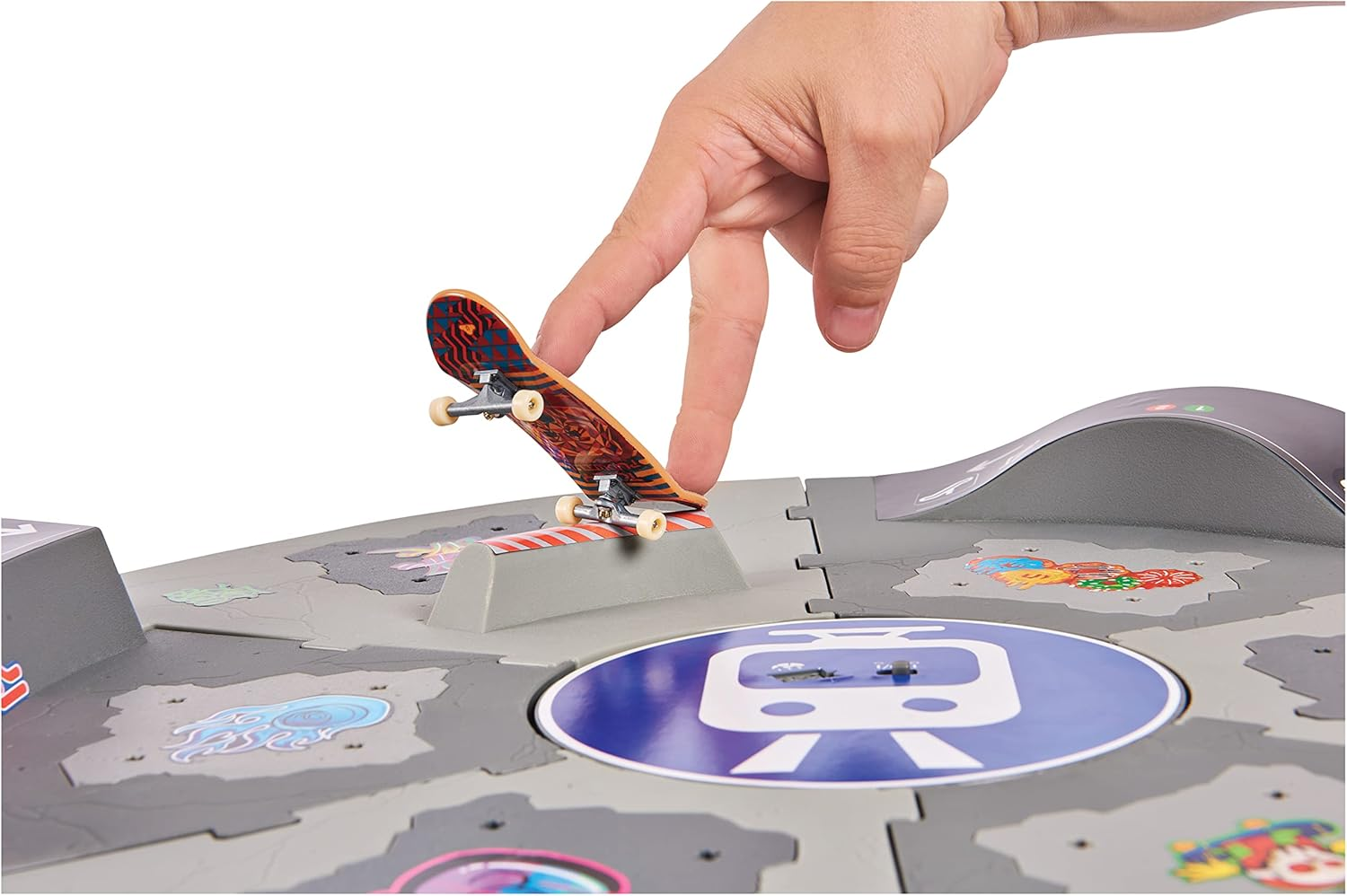 TECH DECK, Shredline 360 Motorized Skate Park, X-Connect Creator, Customizable and Buildable Turntable Ramp Set with Exclusive Fingerboard, Kids Toy for Boys and Girls Ages 6 and Up image number 6