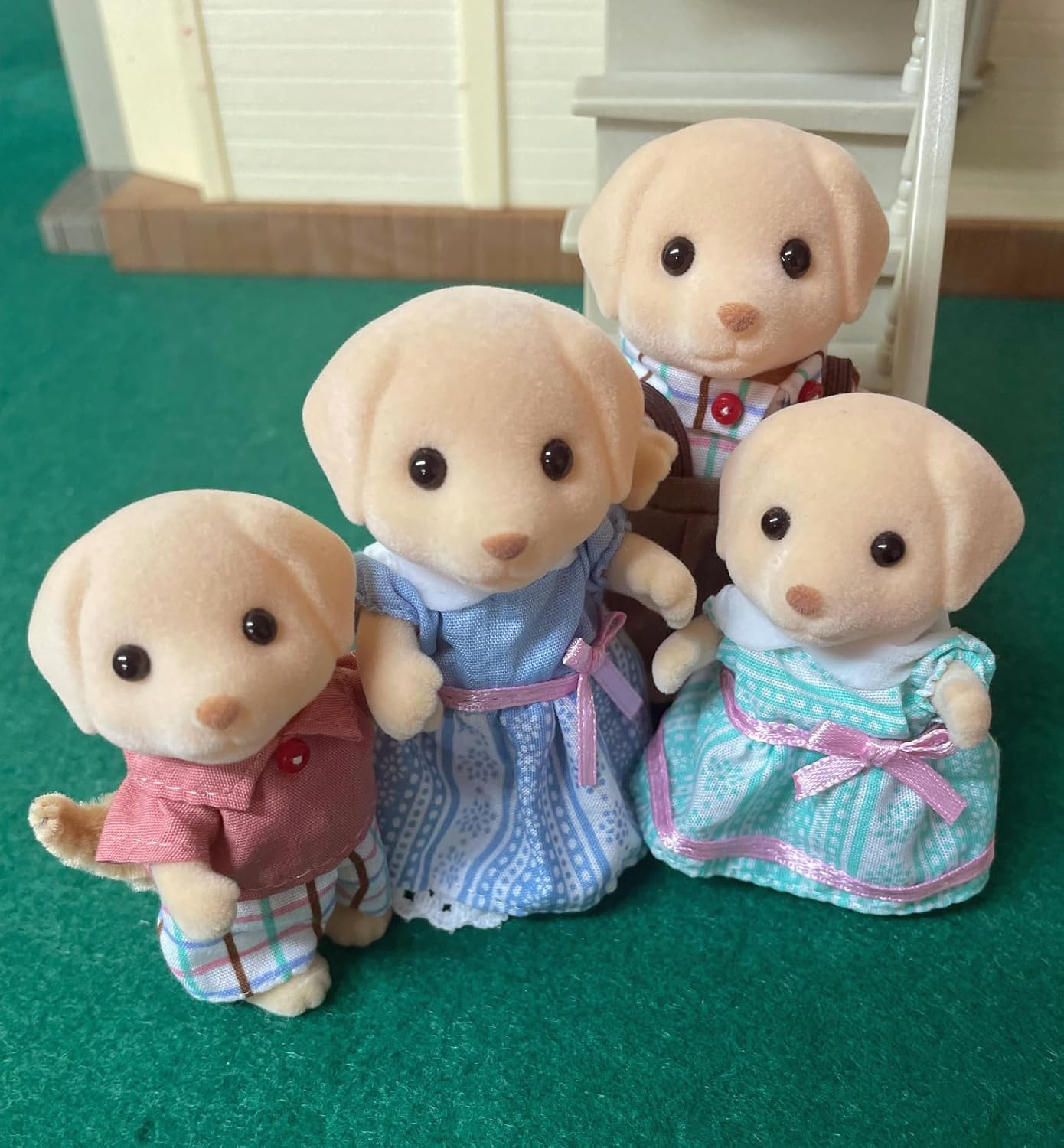 Sylvanian Families - Yellow Labrador Family image number 1