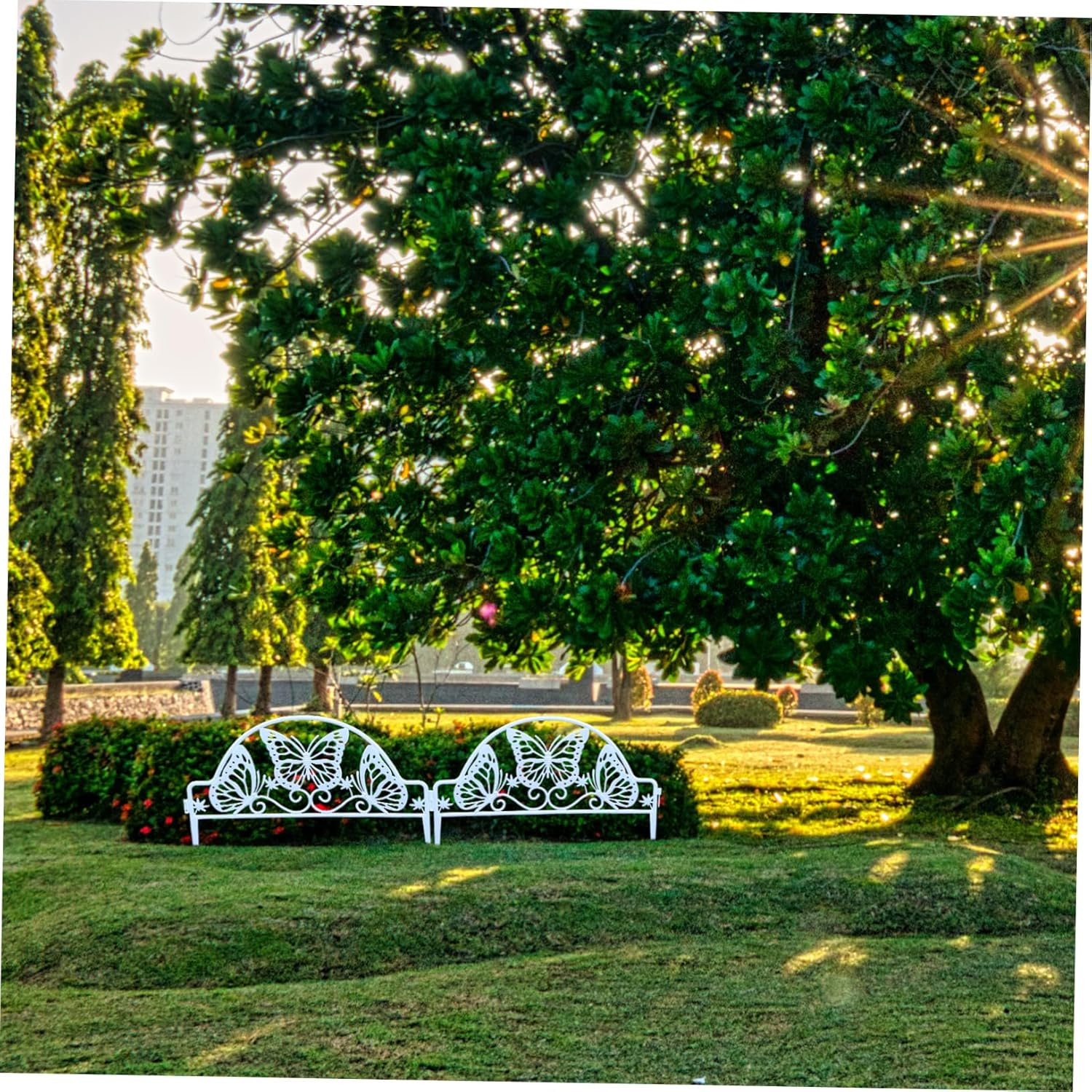 Parliky Plastic Garden Fence Panels 4PCS White Ground-Inserted Decorative Edging European Style Fence Ornament for Courtyard Lawn Flowerbeds Outdoor Landscape Border image number 5