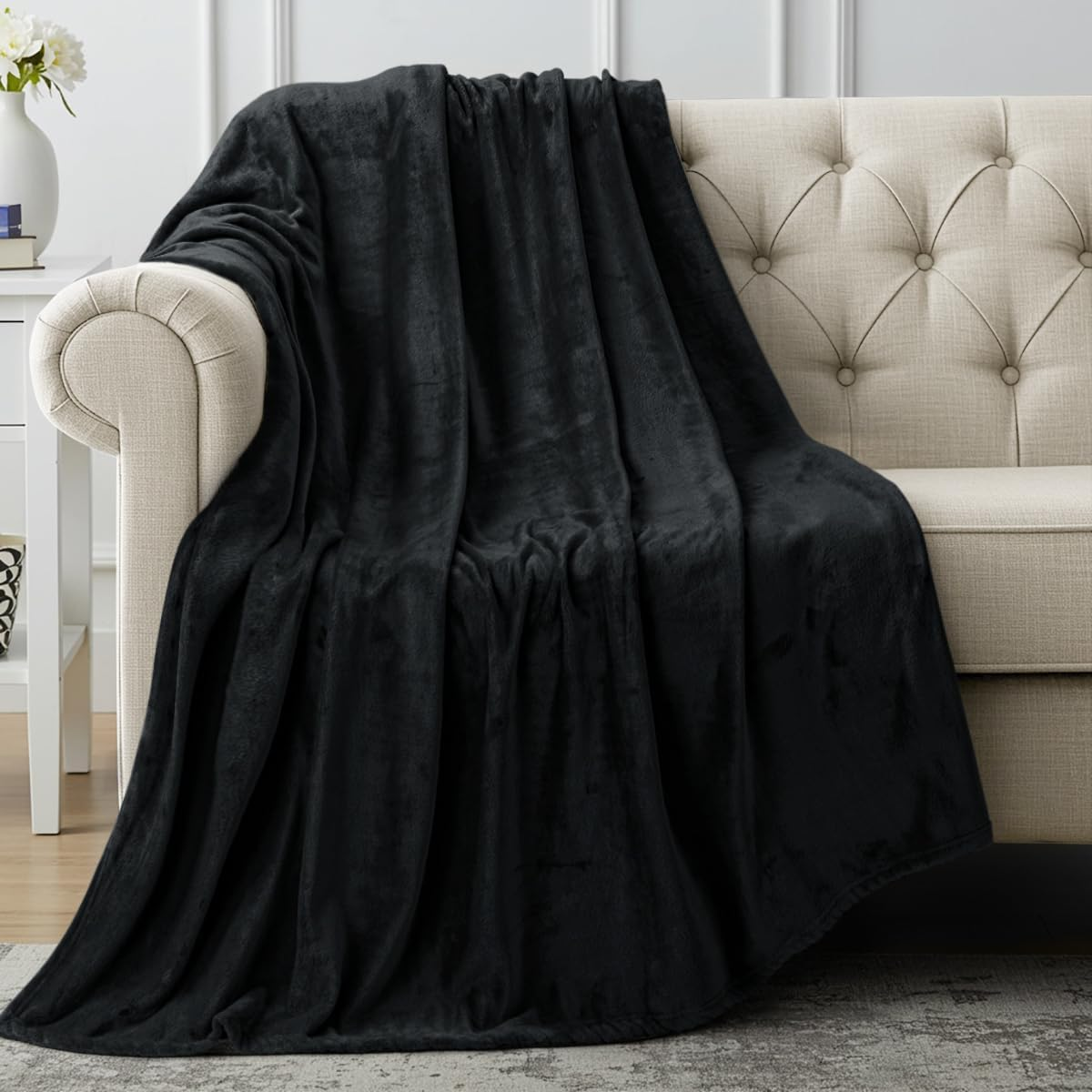 Utopia Bedding Fleece Blanket Throw Size Black 300GSM Luxury Blanket for Couch Sofa Bed Anti-Static Fuzzy Soft Blanket Microfiber (60X50 Inches) image number 4