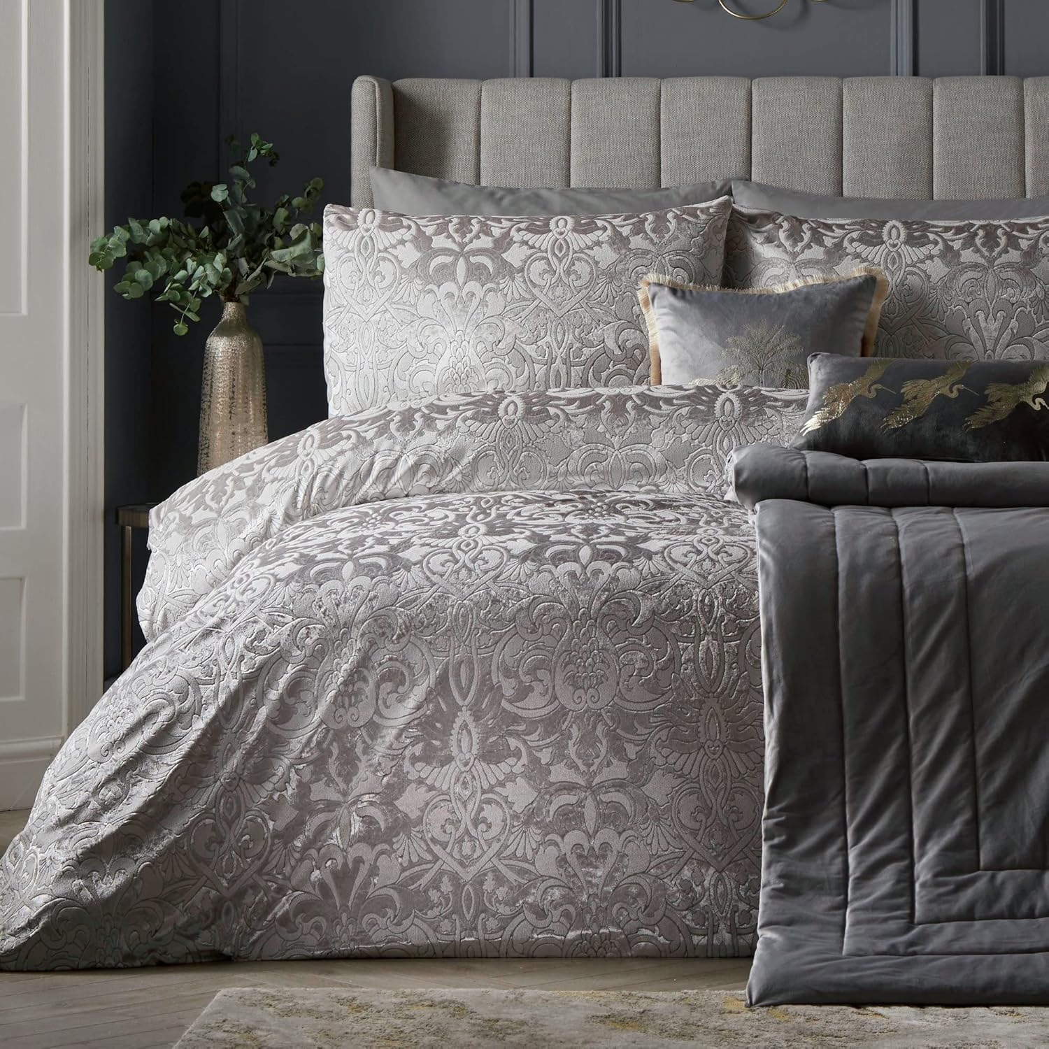 Laurence Llewelyn-Bowen Slate Grey Embossed Damask Duvet Cover - Super King Size (260 X 220Cm) - 2 Pillowcases - Luxury Grey Velvet Jacquard Bedding Set